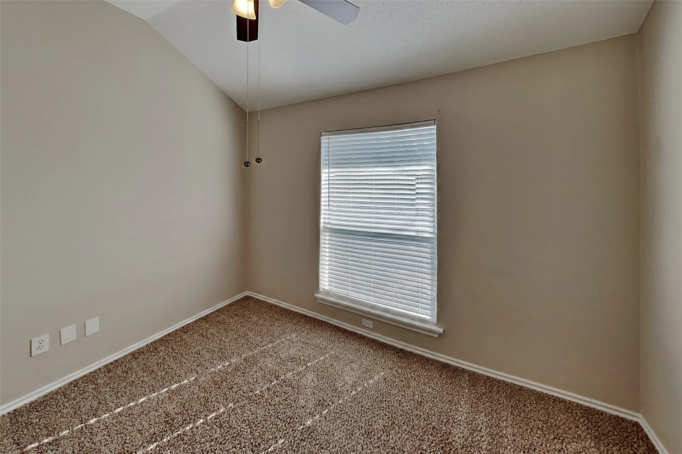 Single Family Residence For Rent in Collin County , 7680 Tournament Road, Frisco, Texas 75035, 3 Bedroom, 3 Bathroom, 2 Garage spaces, 2,262 Sqft, built in 1994, mls#21393849, Real Estate Agent in Frisco, Homes For Rent in Collin county, Homes For Rent in Frisco, Realtor in Frisco Texas, Real Estate Brokerage Independent Realty Texas, Luminita Cordes Realtor