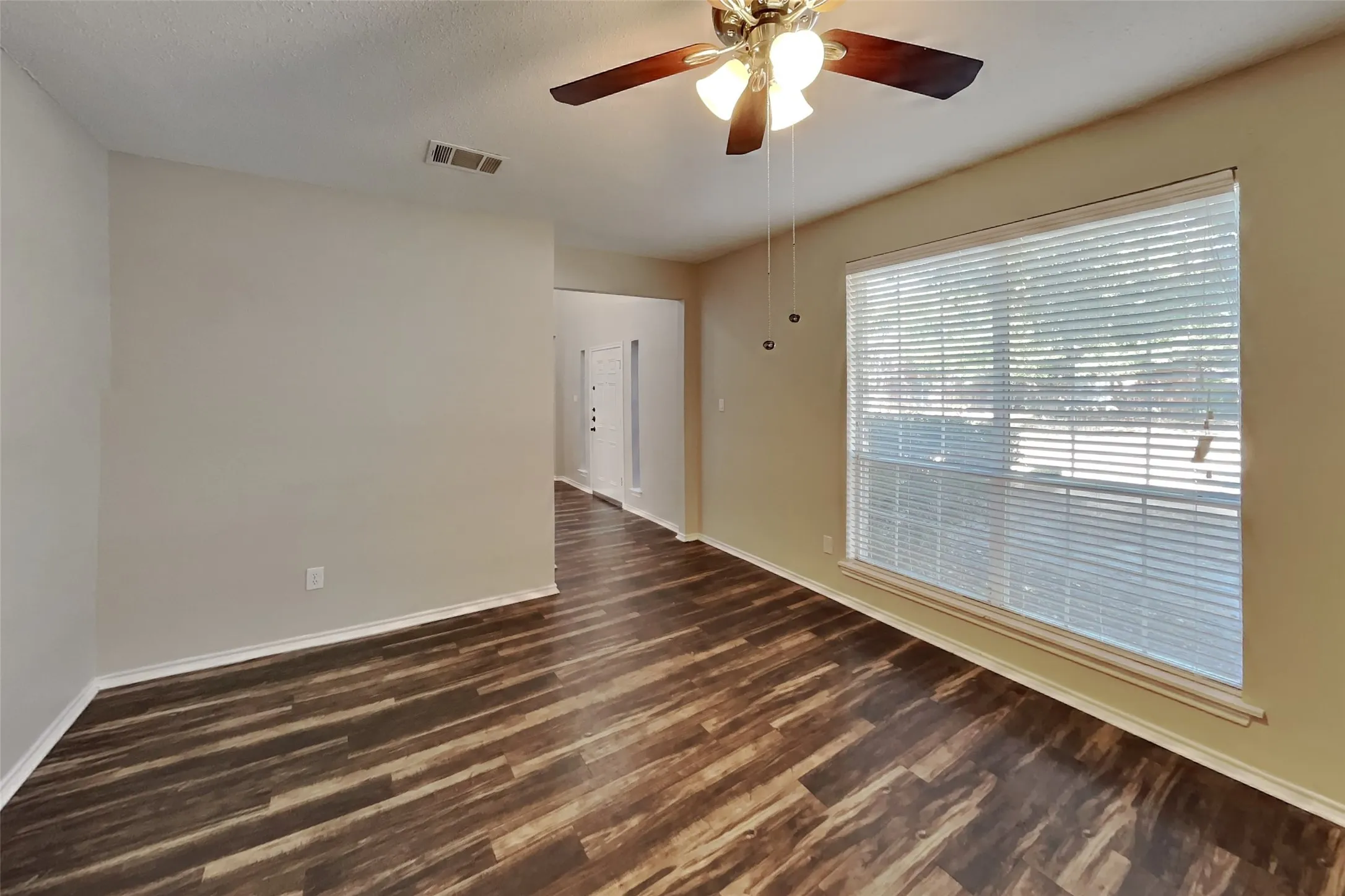 Single Family Residence For Rent in Collin County , 7680 Tournament Road, Frisco, Texas 75035, 3 Bedroom, 3 Bathroom, 2 Garage spaces, 2,262 Sqft, built in 1994, mls#21393849, Real Estate Agent in Frisco, Homes For Rent in Collin county, Homes For Rent in Frisco, Realtor in Frisco Texas, Real Estate Brokerage Independent Realty Texas, Luminita Cordes Realtor