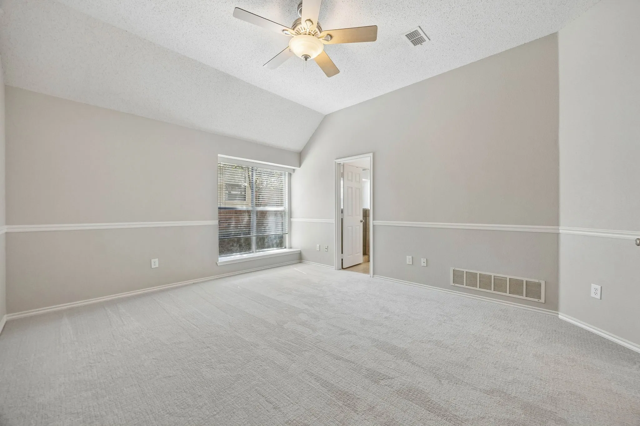 Single Family Residence For Rent in Collin County , 305 Fairfax Drive, Allen, Texas 75013, 3 Bedroom, 2 Bathroom, 2 Garage spaces, 1,829 Sqft, built in 1994, mls#21393816, Real Estate Agent in Allen, Homes For Rent in Collin county, Homes For Rent in Allen, Realtor in Allen Texas, Real Estate Brokerage Independent Realty Texas, Luminita Cordes Realtor