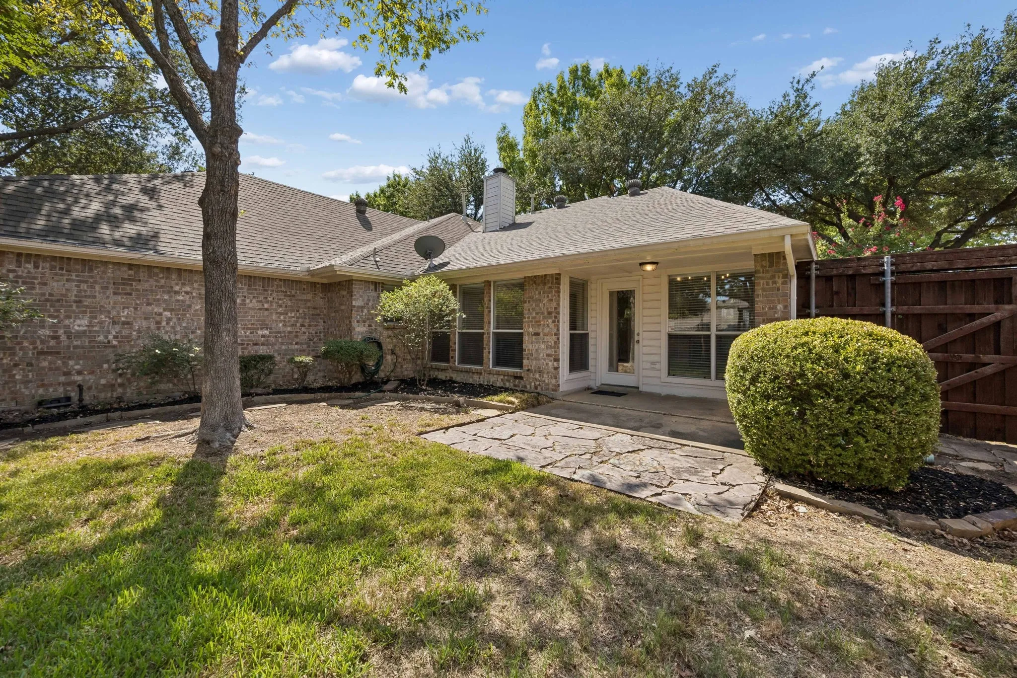 Single Family Residence For Rent in Collin County , 305 Fairfax Drive, Allen, Texas 75013, 3 Bedroom, 2 Bathroom, 2 Garage spaces, 1,829 Sqft, built in 1994, mls#21393816, Real Estate Agent in Allen, Homes For Rent in Collin county, Homes For Rent in Allen, Realtor in Allen Texas, Real Estate Brokerage Independent Realty Texas, Luminita Cordes Realtor