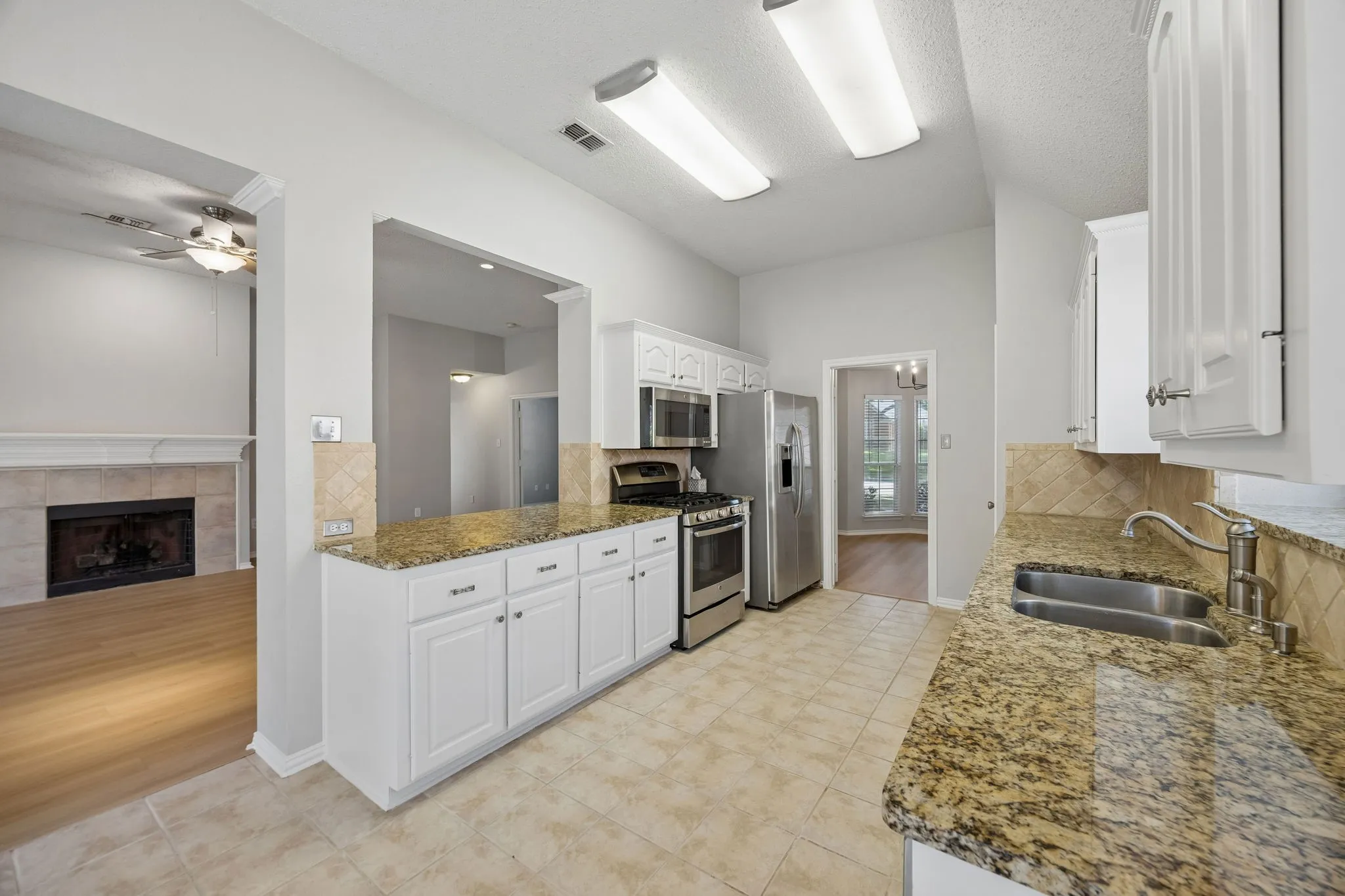 Single Family Residence For Rent in Collin County , 305 Fairfax Drive, Allen, Texas 75013, 3 Bedroom, 2 Bathroom, 2 Garage spaces, 1,829 Sqft, built in 1994, mls#21393816, Real Estate Agent in Allen, Homes For Rent in Collin county, Homes For Rent in Allen, Realtor in Allen Texas, Real Estate Brokerage Independent Realty Texas, Luminita Cordes Realtor