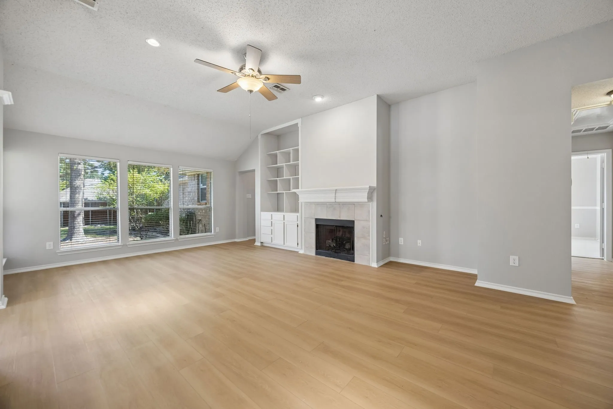 Single Family Residence For Rent in Collin County , 305 Fairfax Drive, Allen, Texas 75013, 3 Bedroom, 2 Bathroom, 2 Garage spaces, 1,829 Sqft, built in 1994, mls#21393816, Real Estate Agent in Allen, Homes For Rent in Collin county, Homes For Rent in Allen, Realtor in Allen Texas, Real Estate Brokerage Independent Realty Texas, Luminita Cordes Realtor