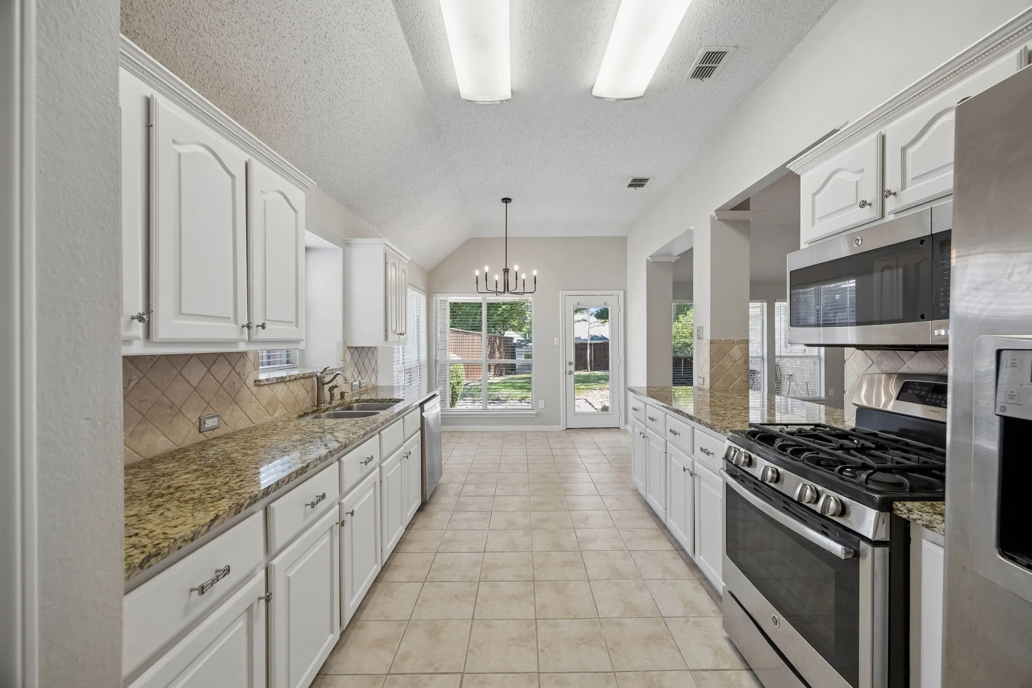 Single Family Residence For Rent in Collin County , 305 Fairfax Drive, Allen, Texas 75013, 3 Bedroom, 2 Bathroom, 2 Garage spaces, 1,829 Sqft, built in 1994, mls#21393816, Real Estate Agent in Allen, Homes For Rent in Collin county, Homes For Rent in Allen, Realtor in Allen Texas, Real Estate Brokerage Independent Realty Texas, Luminita Cordes Realtor