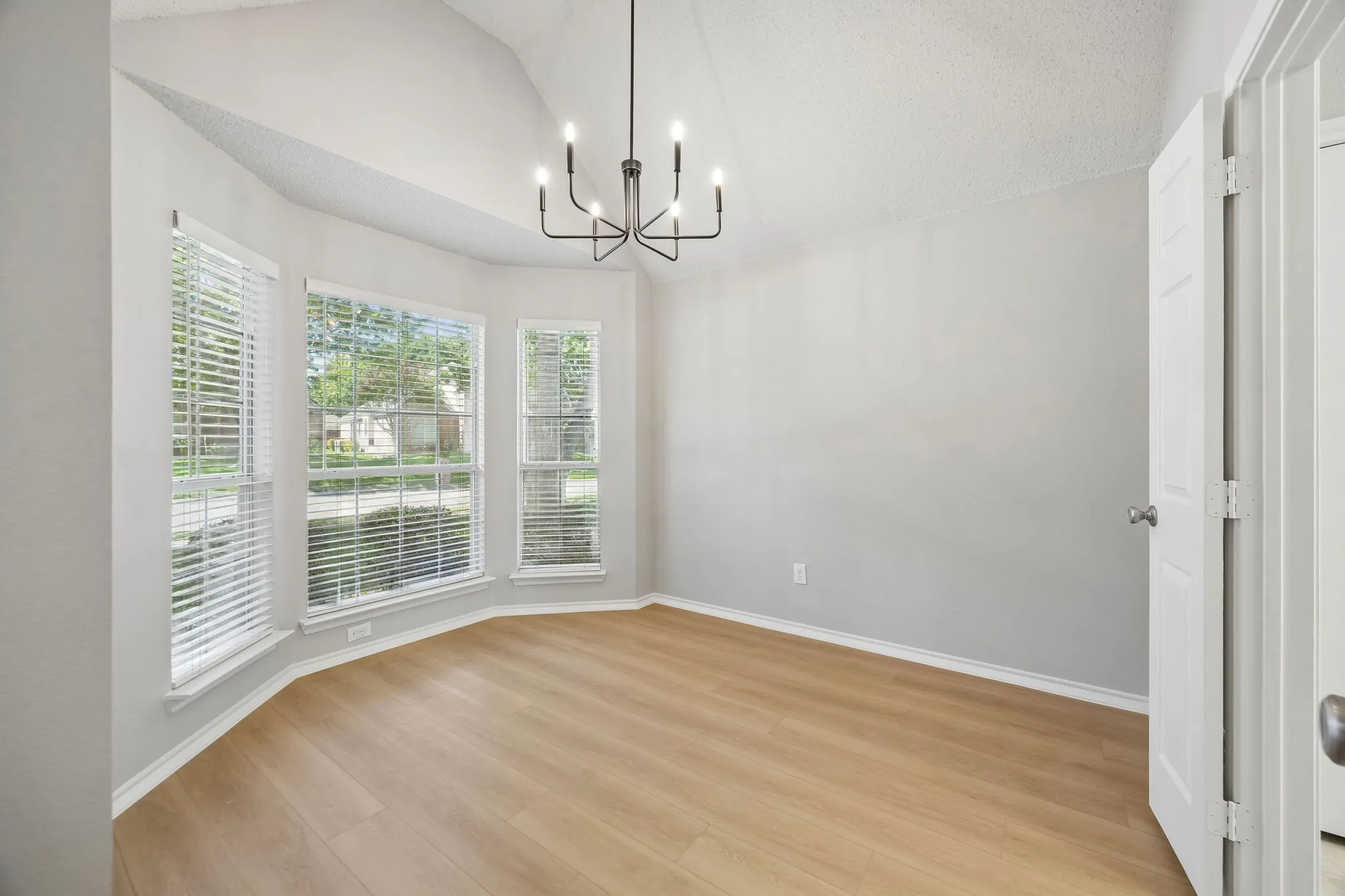 Single Family Residence For Rent in Collin County , 305 Fairfax Drive, Allen, Texas 75013, 3 Bedroom, 2 Bathroom, 2 Garage spaces, 1,829 Sqft, built in 1994, mls#21393816, Real Estate Agent in Allen, Homes For Rent in Collin county, Homes For Rent in Allen, Realtor in Allen Texas, Real Estate Brokerage Independent Realty Texas, Luminita Cordes Realtor