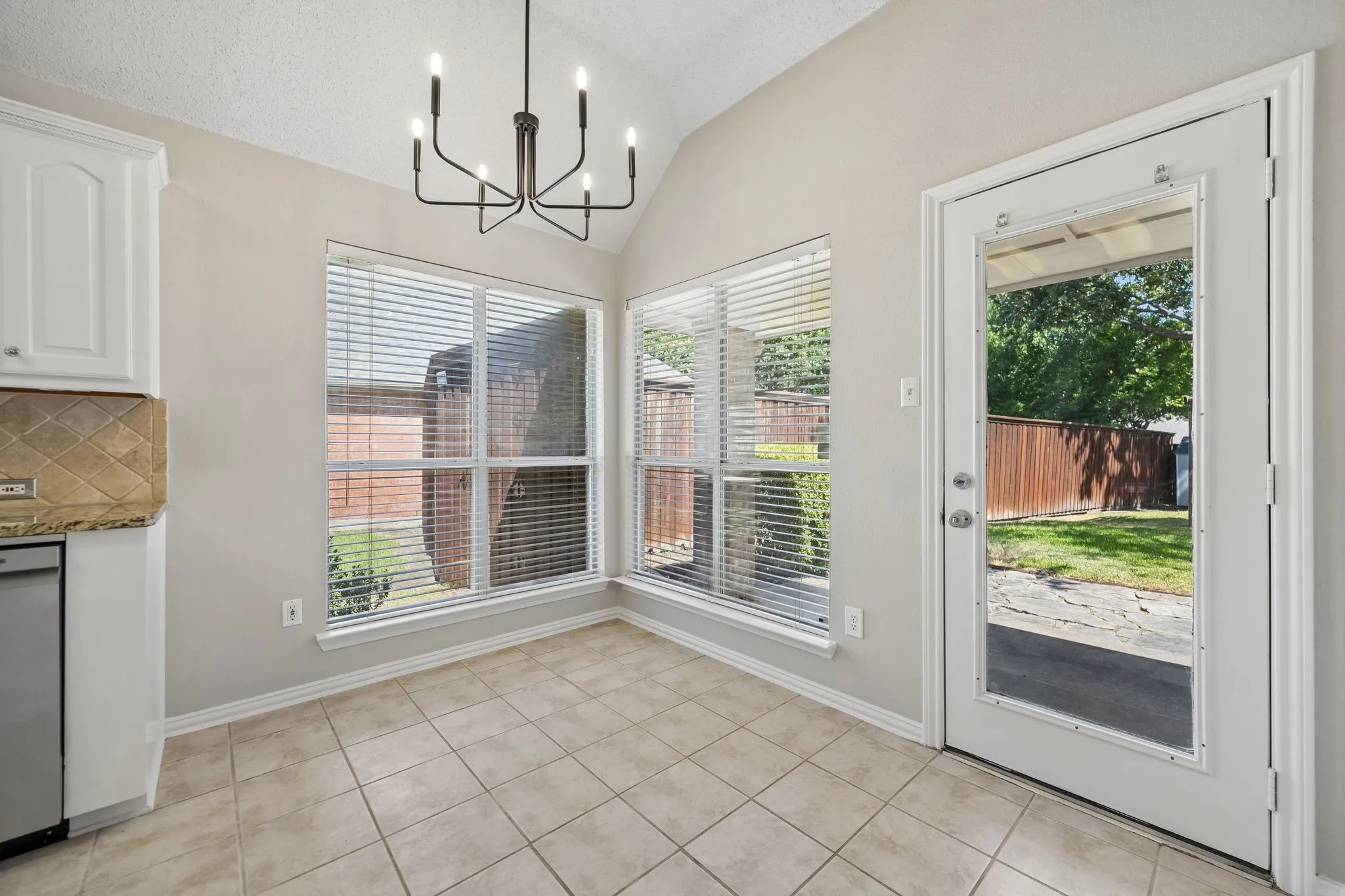 Single Family Residence For Rent in Collin County , 305 Fairfax Drive, Allen, Texas 75013, 3 Bedroom, 2 Bathroom, 2 Garage spaces, 1,829 Sqft, built in 1994, mls#21393816, Real Estate Agent in Allen, Homes For Rent in Collin county, Homes For Rent in Allen, Realtor in Allen Texas, Real Estate Brokerage Independent Realty Texas, Luminita Cordes Realtor