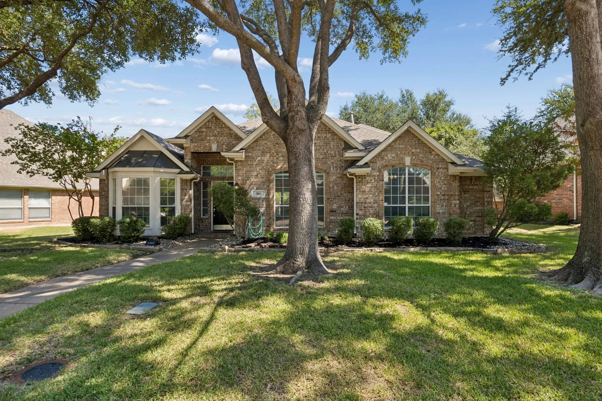 Single Family Residence For Rent in Collin County , 305 Fairfax Drive, Allen, Texas 75013, 3 Bedroom, 2 Bathroom, 2 Garage spaces, 1,829 Sqft, built in 1994, mls#21393816, Real Estate Agent in Allen, Homes For Rent in Collin county, Homes For Rent in Allen, Realtor in Allen Texas, Real Estate Brokerage Independent Realty Texas, Luminita Cordes Realtor