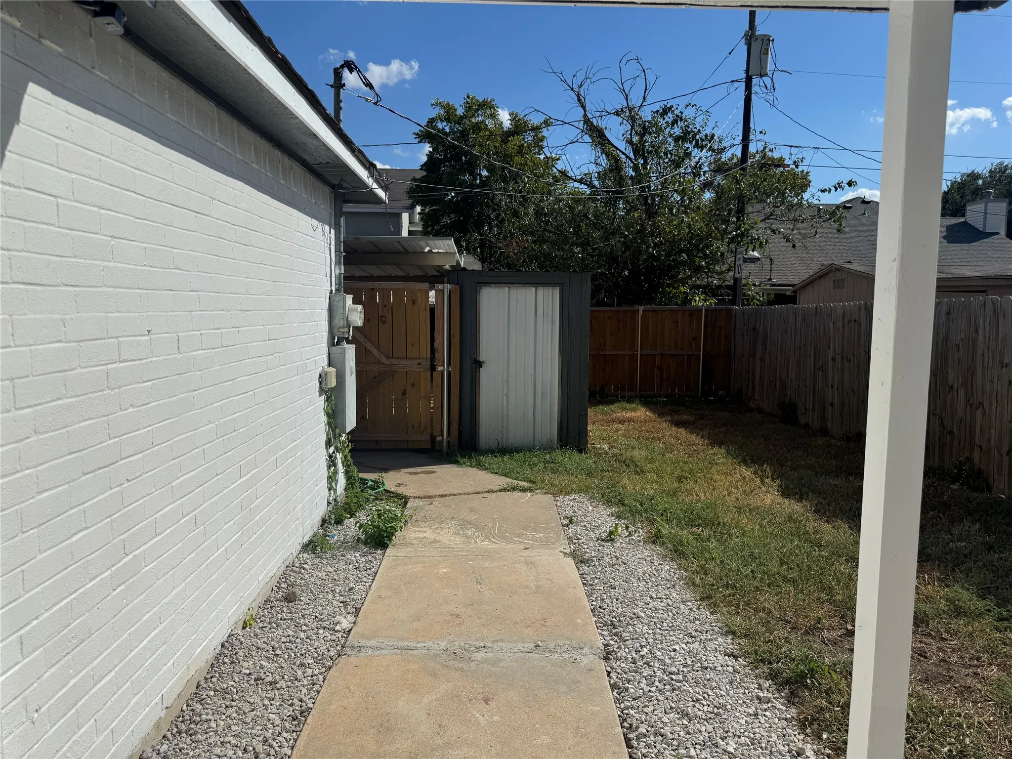 Single Family Residence For Rent in Dallas County , 806 Binbrook Drive, Mesquite, Texas 75149, 3 Bedroom, 2 Bathroom, Garage spaces, 1,081 Sqft, built in 1987, mls#21393788, Real Estate Agent in Mesquite, Homes For Rent in Dallas county, Homes For Rent in Mesquite, Realtor in Mesquite Texas, Real Estate Brokerage Independent Realty Texas, Luminita Cordes Realtor