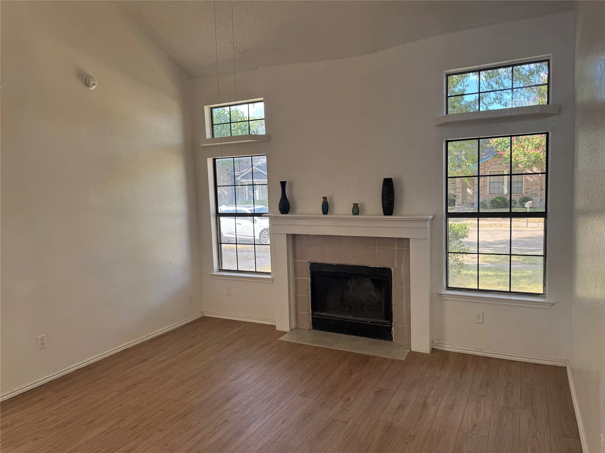 Single Family Residence For Rent in Dallas County , 806 Binbrook Drive, Mesquite, Texas 75149, 3 Bedroom, 2 Bathroom, Garage spaces, 1,081 Sqft, built in 1987, mls#21393788, Real Estate Agent in Mesquite, Homes For Rent in Dallas county, Homes For Rent in Mesquite, Realtor in Mesquite Texas, Real Estate Brokerage Independent Realty Texas, Luminita Cordes Realtor