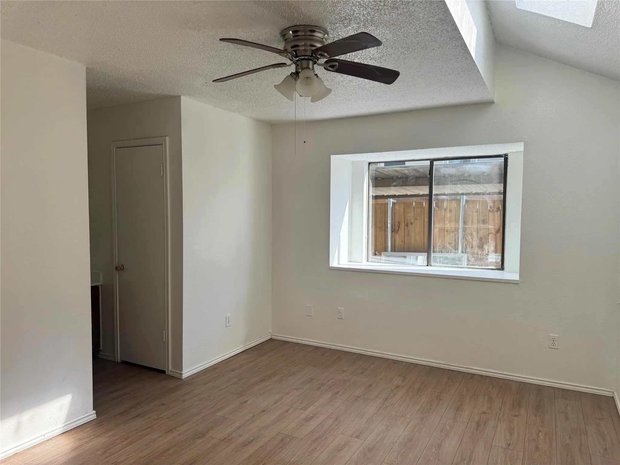 Single Family Residence For Rent in Dallas County , 806 Binbrook Drive, Mesquite, Texas 75149, 3 Bedroom, 2 Bathroom, Garage spaces, 1,081 Sqft, built in 1987, mls#21393788, Real Estate Agent in Mesquite, Homes For Rent in Dallas county, Homes For Rent in Mesquite, Realtor in Mesquite Texas, Real Estate Brokerage Independent Realty Texas, Luminita Cordes Realtor