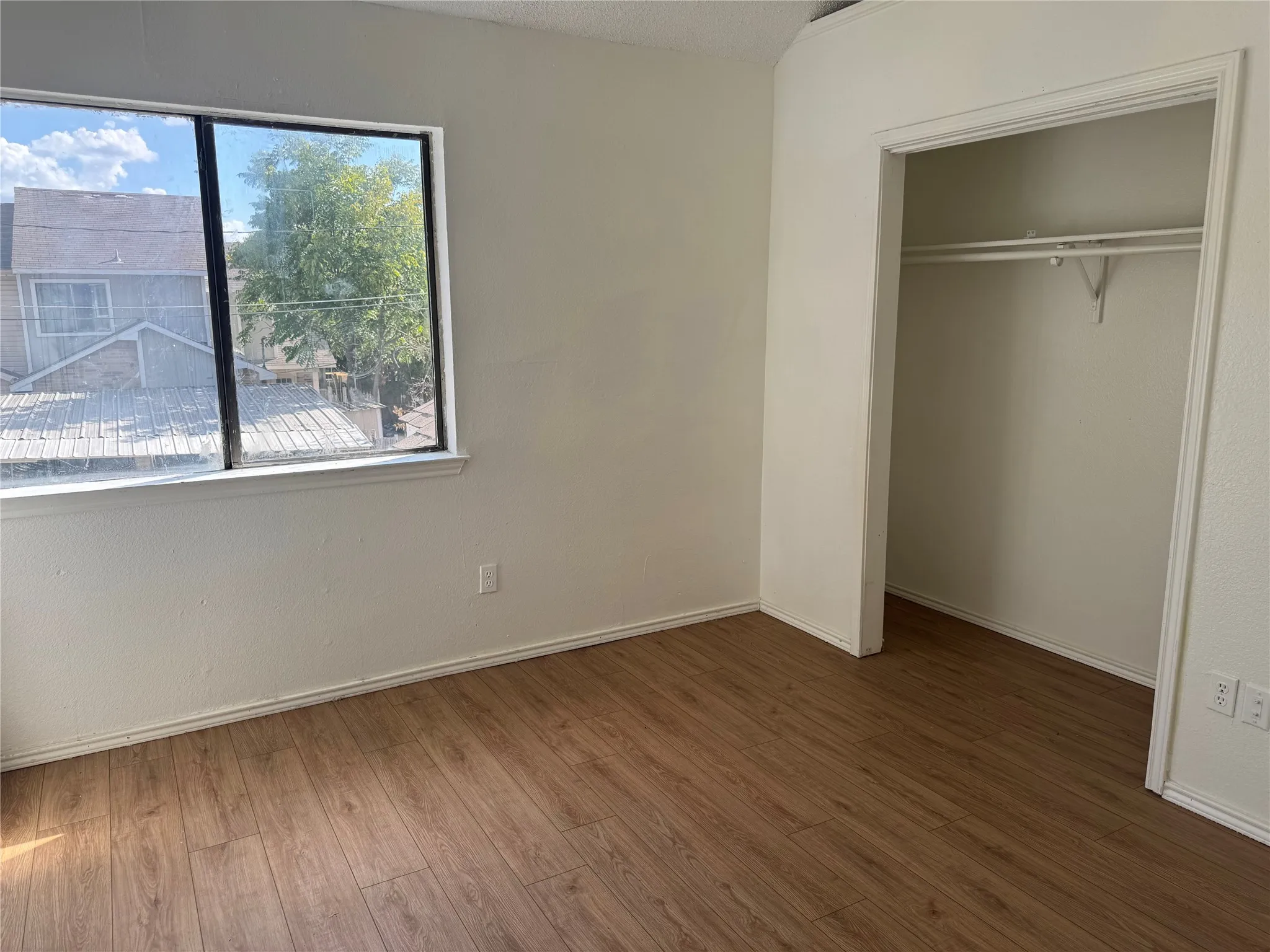 Single Family Residence For Rent in Dallas County , 806 Binbrook Drive, Mesquite, Texas 75149, 3 Bedroom, 2 Bathroom, Garage spaces, 1,081 Sqft, built in 1987, mls#21393788, Real Estate Agent in Mesquite, Homes For Rent in Dallas county, Homes For Rent in Mesquite, Realtor in Mesquite Texas, Real Estate Brokerage Independent Realty Texas, Luminita Cordes Realtor
