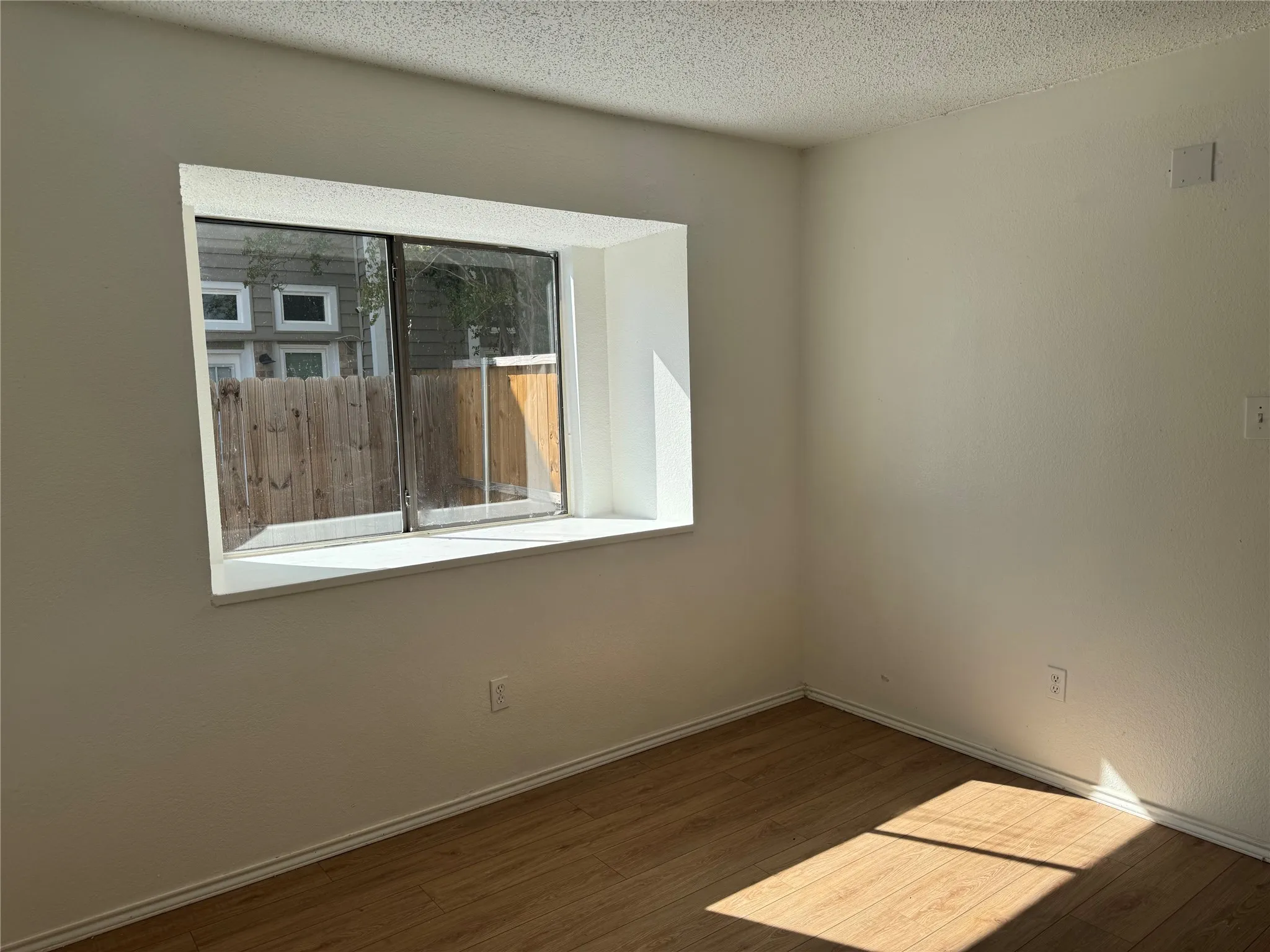 Single Family Residence For Rent in Dallas County , 806 Binbrook Drive, Mesquite, Texas 75149, 3 Bedroom, 2 Bathroom, Garage spaces, 1,081 Sqft, built in 1987, mls#21393788, Real Estate Agent in Mesquite, Homes For Rent in Dallas county, Homes For Rent in Mesquite, Realtor in Mesquite Texas, Real Estate Brokerage Independent Realty Texas, Luminita Cordes Realtor