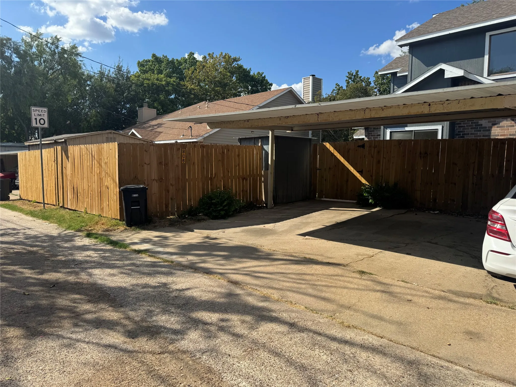 Single Family Residence For Rent in Dallas County , 806 Binbrook Drive, Mesquite, Texas 75149, 3 Bedroom, 2 Bathroom, Garage spaces, 1,081 Sqft, built in 1987, mls#21393788, Real Estate Agent in Mesquite, Homes For Rent in Dallas county, Homes For Rent in Mesquite, Realtor in Mesquite Texas, Real Estate Brokerage Independent Realty Texas, Luminita Cordes Realtor