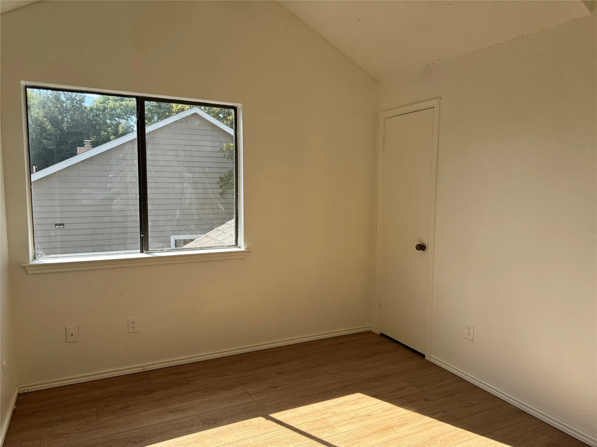 Single Family Residence For Rent in Dallas County , 806 Binbrook Drive, Mesquite, Texas 75149, 3 Bedroom, 2 Bathroom, Garage spaces, 1,081 Sqft, built in 1987, mls#21393788, Real Estate Agent in Mesquite, Homes For Rent in Dallas county, Homes For Rent in Mesquite, Realtor in Mesquite Texas, Real Estate Brokerage Independent Realty Texas, Luminita Cordes Realtor