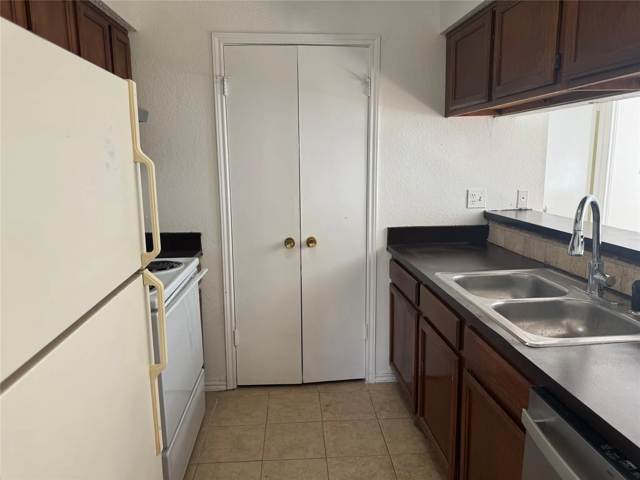 Single Family Residence For Rent in Dallas County , 806 Binbrook Drive, Mesquite, Texas 75149, 3 Bedroom, 2 Bathroom, Garage spaces, 1,081 Sqft, built in 1987, mls#21393788, Real Estate Agent in Mesquite, Homes For Rent in Dallas county, Homes For Rent in Mesquite, Realtor in Mesquite Texas, Real Estate Brokerage Independent Realty Texas, Luminita Cordes Realtor