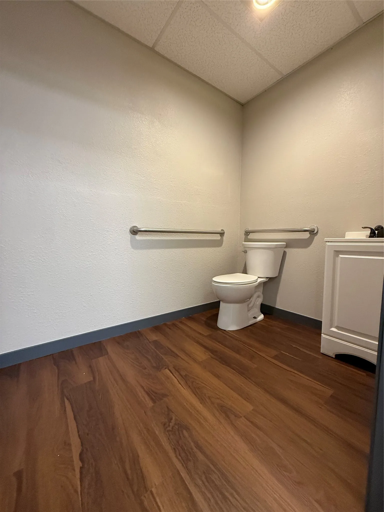 Retail For Sale in Tarrant County , 330 S Blue Mound Road, Saginaw, Texas 76131, 0, 0, Garage spaces, 0 Sqft, built in 1998, mls#21393762, Real Estate Agent in Saginaw, Homes For Sale in Tarrant county, Homes For Sale in Saginaw, Realtor in Saginaw Texas, Real Estate Brokerage Independent Realty Texas, Luminita Cordes Realtor