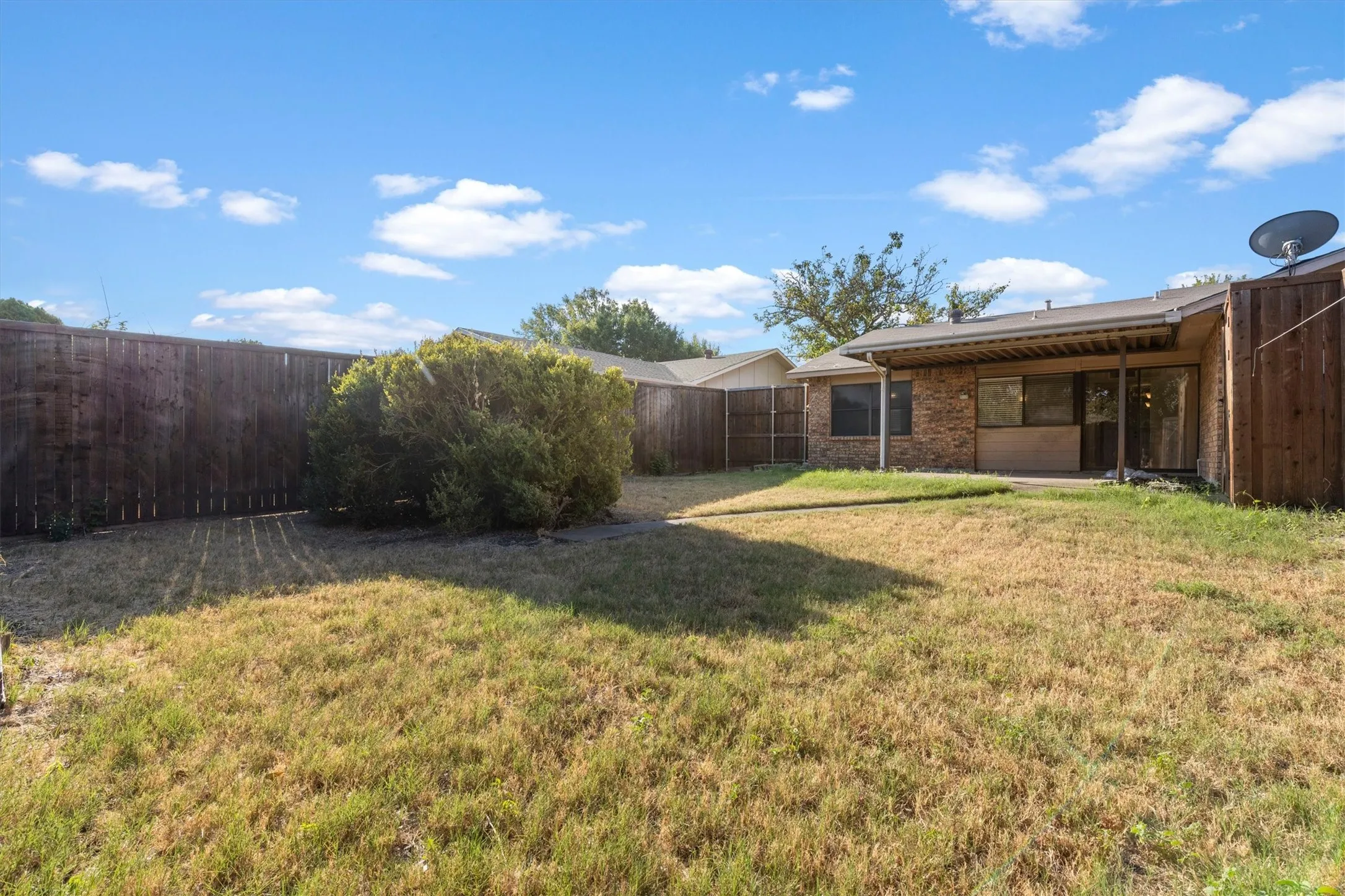 Single Family Residence For Rent in Collin County , 1129 Lombardy Drive, Plano, Texas 75023, 3 Bedroom, 2 Bathroom, 2 Garage spaces, 1,910 Sqft, built in 1980, mls#21392069, Real Estate Agent in Plano, Homes For Rent in Collin county, Homes For Rent in Plano, Realtor in Plano Texas, Real Estate Brokerage Independent Realty Texas, Luminita Cordes Realtor