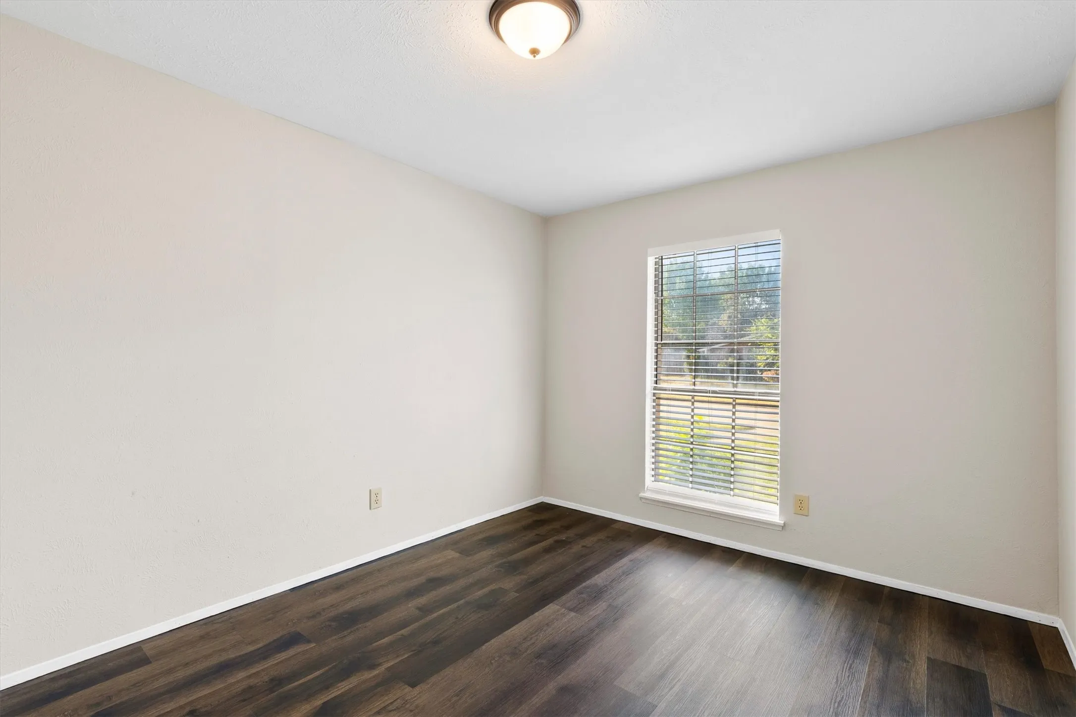 Single Family Residence For Rent in Collin County , 1129 Lombardy Drive, Plano, Texas 75023, 3 Bedroom, 2 Bathroom, 2 Garage spaces, 1,910 Sqft, built in 1980, mls#21392069, Real Estate Agent in Plano, Homes For Rent in Collin county, Homes For Rent in Plano, Realtor in Plano Texas, Real Estate Brokerage Independent Realty Texas, Luminita Cordes Realtor