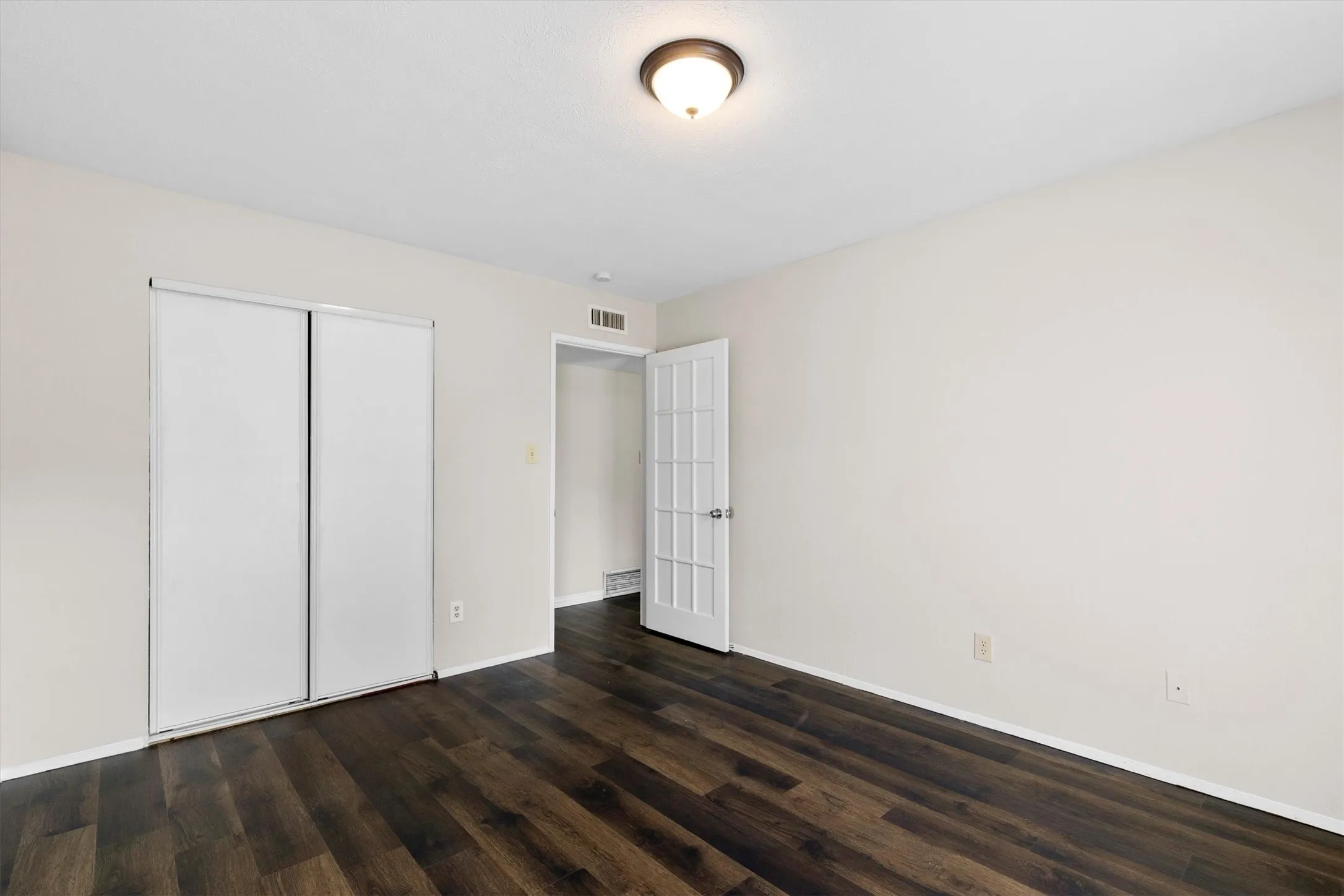 Single Family Residence For Rent in Collin County , 1129 Lombardy Drive, Plano, Texas 75023, 3 Bedroom, 2 Bathroom, 2 Garage spaces, 1,910 Sqft, built in 1980, mls#21392069, Real Estate Agent in Plano, Homes For Rent in Collin county, Homes For Rent in Plano, Realtor in Plano Texas, Real Estate Brokerage Independent Realty Texas, Luminita Cordes Realtor