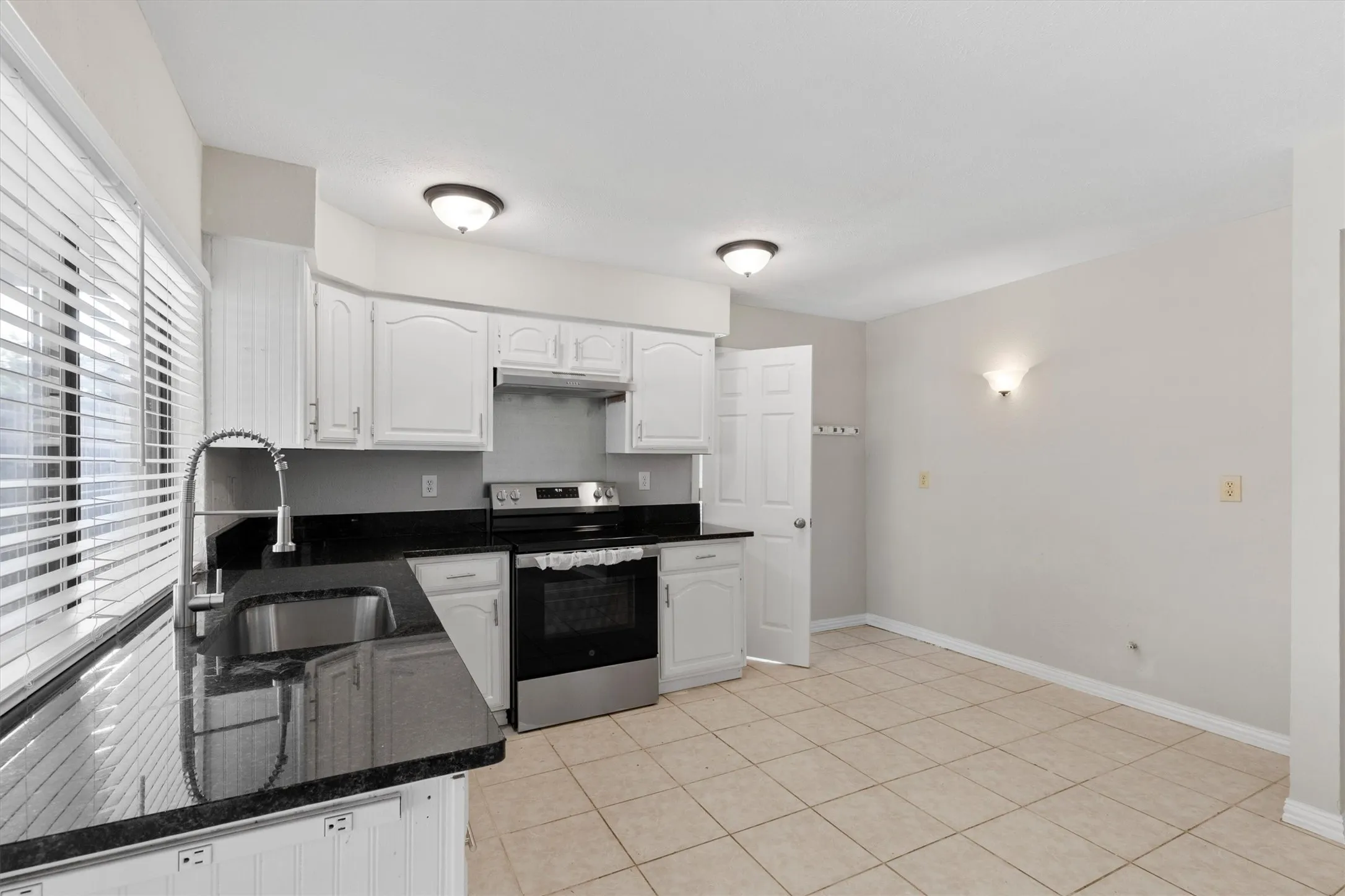 Single Family Residence For Rent in Collin County , 1129 Lombardy Drive, Plano, Texas 75023, 3 Bedroom, 2 Bathroom, 2 Garage spaces, 1,910 Sqft, built in 1980, mls#21392069, Real Estate Agent in Plano, Homes For Rent in Collin county, Homes For Rent in Plano, Realtor in Plano Texas, Real Estate Brokerage Independent Realty Texas, Luminita Cordes Realtor