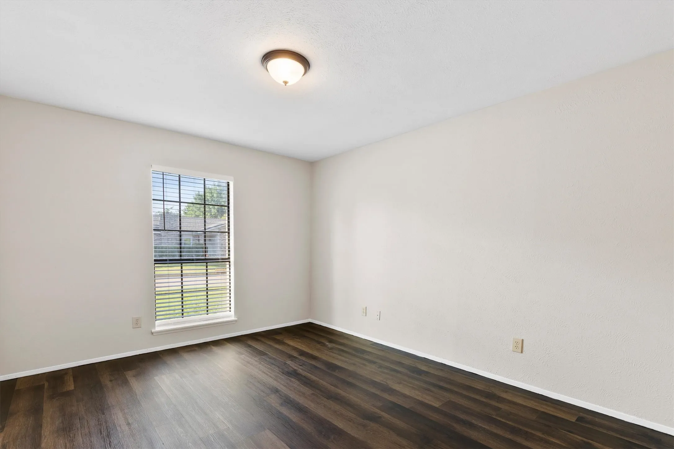 Single Family Residence For Rent in Collin County , 1129 Lombardy Drive, Plano, Texas 75023, 3 Bedroom, 2 Bathroom, 2 Garage spaces, 1,910 Sqft, built in 1980, mls#21392069, Real Estate Agent in Plano, Homes For Rent in Collin county, Homes For Rent in Plano, Realtor in Plano Texas, Real Estate Brokerage Independent Realty Texas, Luminita Cordes Realtor