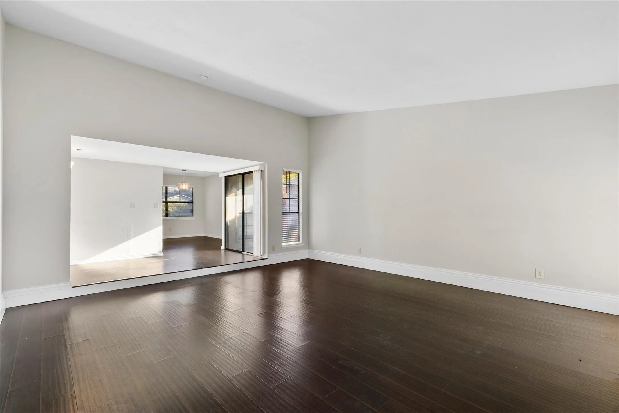 Single Family Residence For Rent in Collin County , 1129 Lombardy Drive, Plano, Texas 75023, 3 Bedroom, 2 Bathroom, 2 Garage spaces, 1,910 Sqft, built in 1980, mls#21392069, Real Estate Agent in Plano, Homes For Rent in Collin county, Homes For Rent in Plano, Realtor in Plano Texas, Real Estate Brokerage Independent Realty Texas, Luminita Cordes Realtor