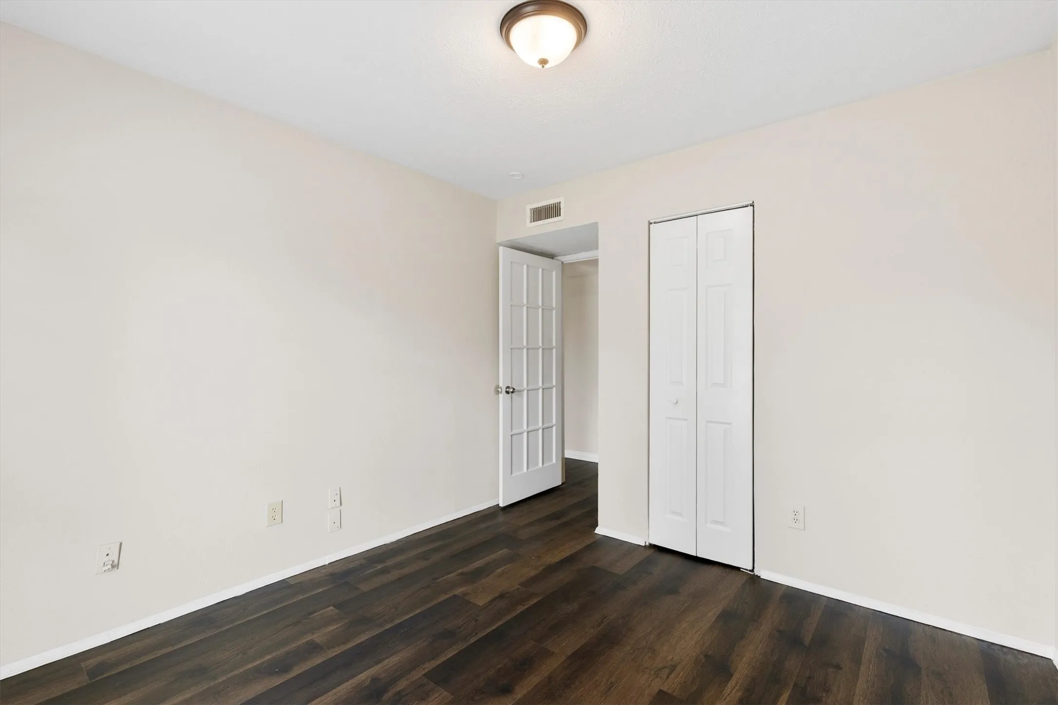 Single Family Residence For Rent in Collin County , 1129 Lombardy Drive, Plano, Texas 75023, 3 Bedroom, 2 Bathroom, 2 Garage spaces, 1,910 Sqft, built in 1980, mls#21392069, Real Estate Agent in Plano, Homes For Rent in Collin county, Homes For Rent in Plano, Realtor in Plano Texas, Real Estate Brokerage Independent Realty Texas, Luminita Cordes Realtor