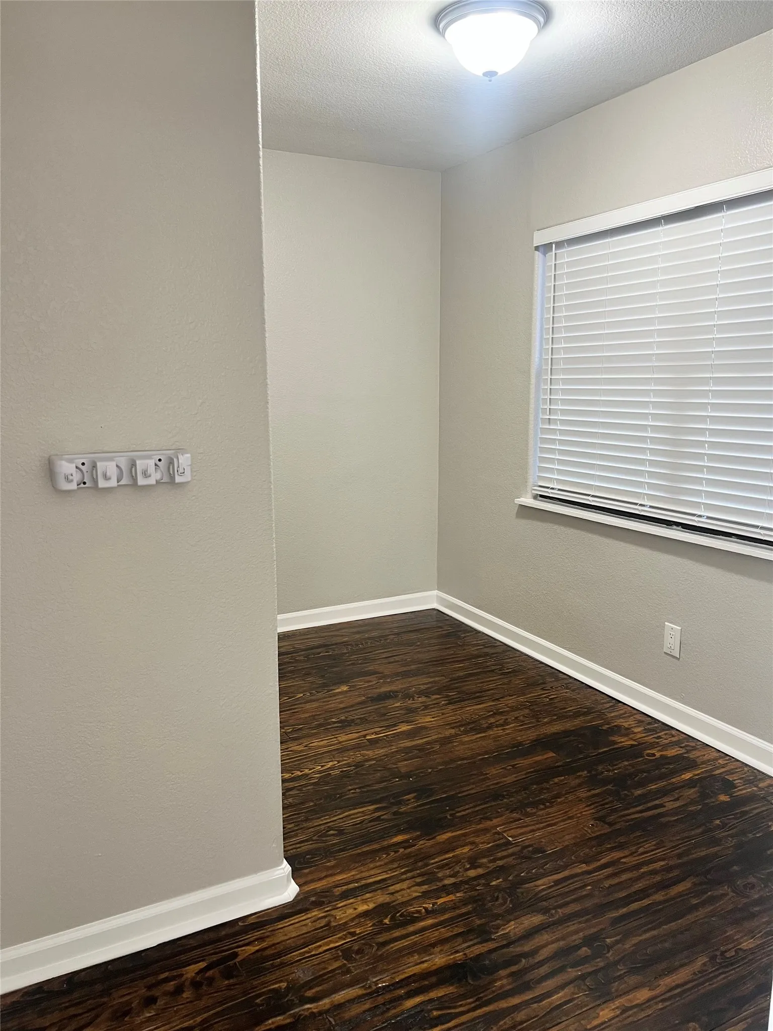 Single Family Residence For Rent in Dallas County , 119 Nichols Street, Irving, Texas 75060, 3 Bedroom, 1 Bathroom, 2 Garage spaces, 1,289 Sqft, built in 1952, mls#21393866, Real Estate Agent in Irving, Homes For Rent in Dallas county, Homes For Rent in Irving, Realtor in Irving Texas, Real Estate Brokerage Independent Realty Texas, Luminita Cordes Realtor