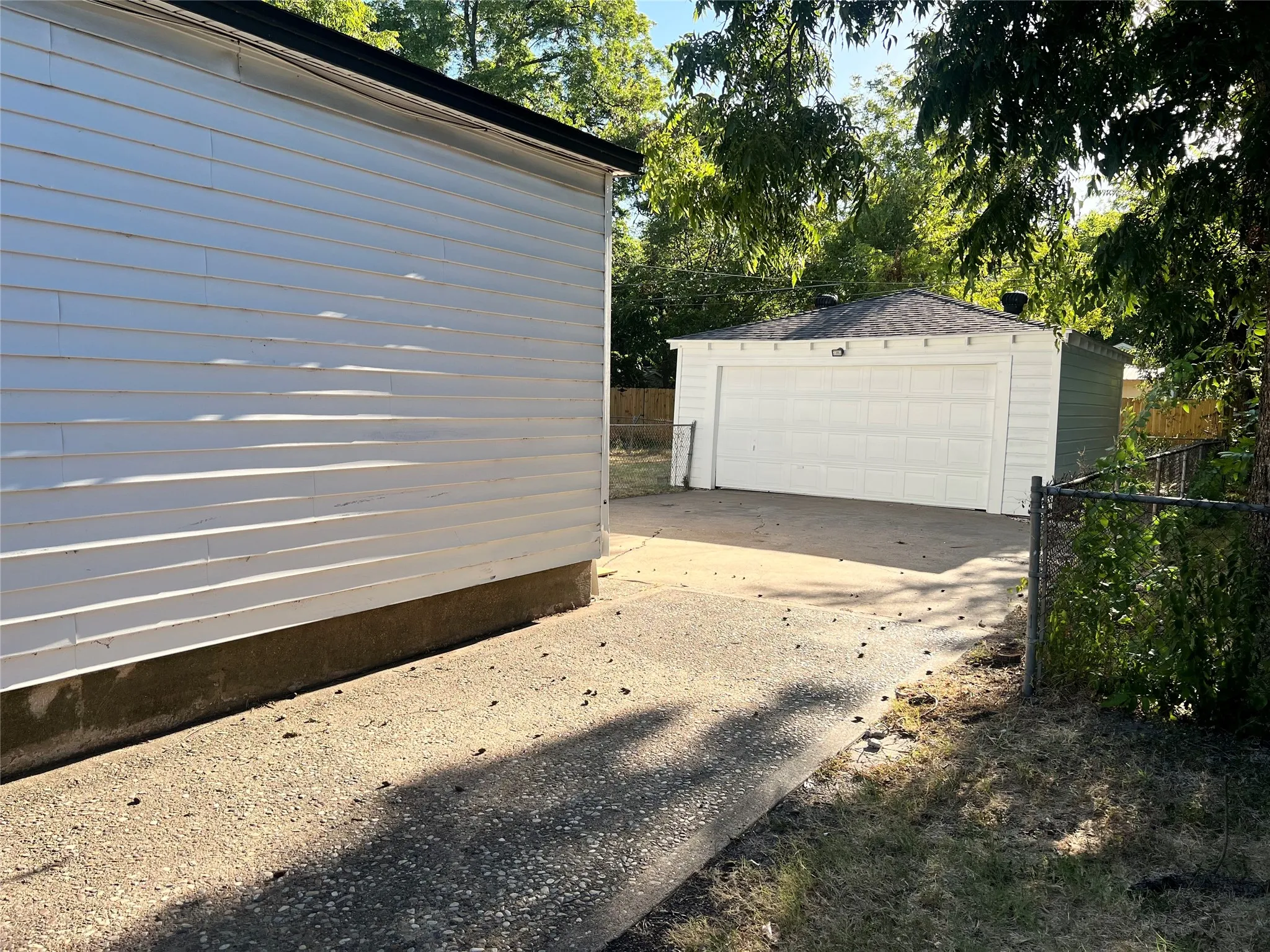 Single Family Residence For Rent in Dallas County , 119 Nichols Street, Irving, Texas 75060, 3 Bedroom, 1 Bathroom, 2 Garage spaces, 1,289 Sqft, built in 1952, mls#21393866, Real Estate Agent in Irving, Homes For Rent in Dallas county, Homes For Rent in Irving, Realtor in Irving Texas, Real Estate Brokerage Independent Realty Texas, Luminita Cordes Realtor