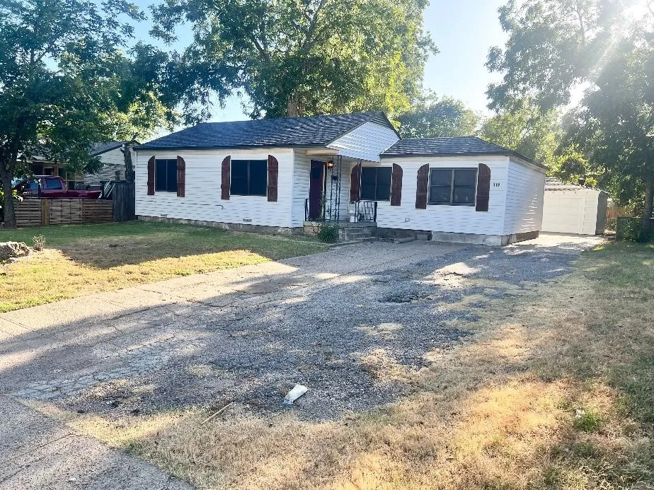 Single Family Residence For Rent in Dallas County , 119 Nichols Street, Irving, Texas 75060, 3 Bedroom, 1 Bathroom, 2 Garage spaces, 1,289 Sqft, built in 1952, mls#21393866, Real Estate Agent in Irving, Homes For Rent in Dallas county, Homes For Rent in Irving, Realtor in Irving Texas, Real Estate Brokerage Independent Realty Texas, Luminita Cordes Realtor