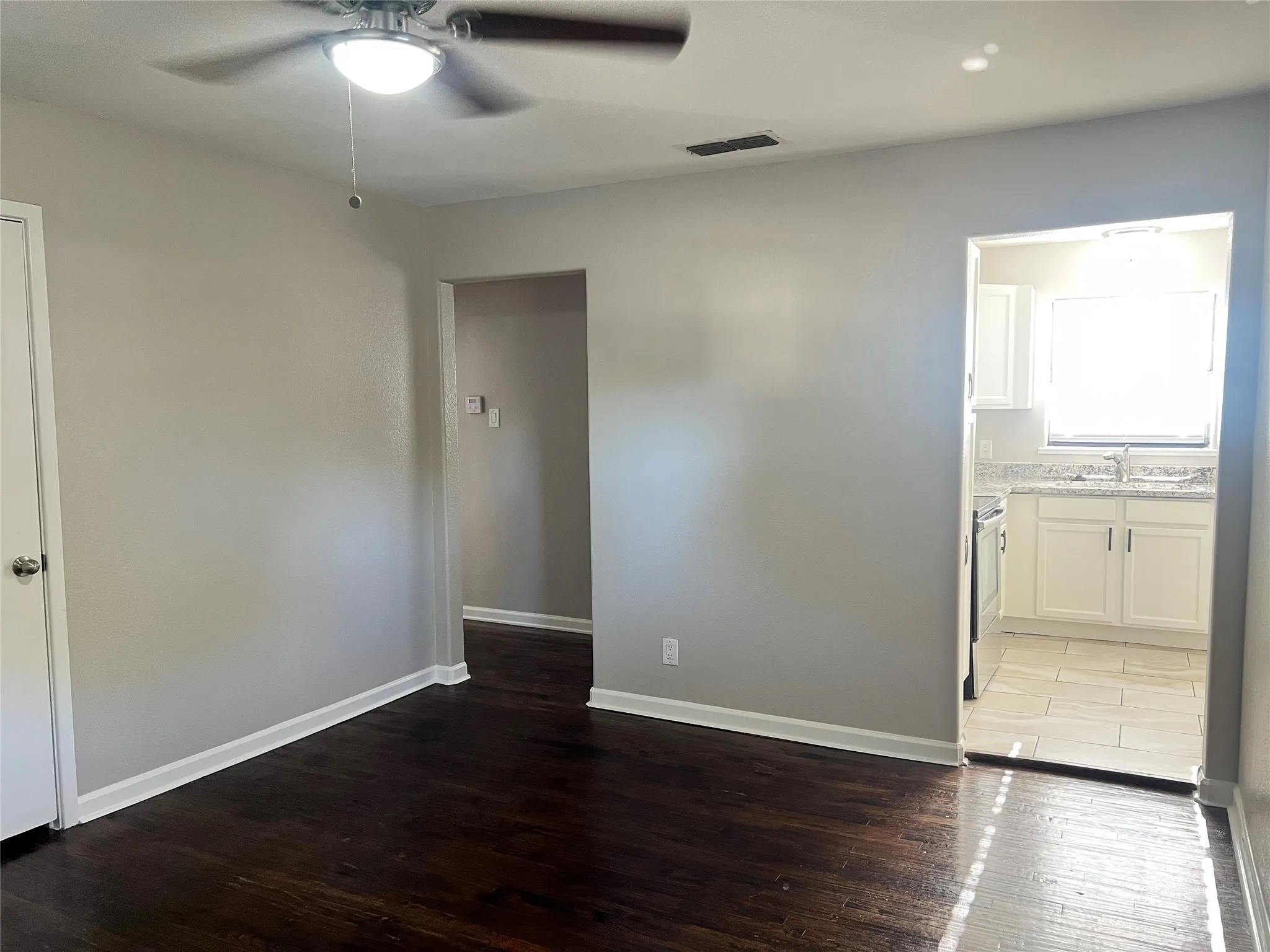 Single Family Residence For Rent in Dallas County , 119 Nichols Street, Irving, Texas 75060, 3 Bedroom, 1 Bathroom, 2 Garage spaces, 1,289 Sqft, built in 1952, mls#21393866, Real Estate Agent in Irving, Homes For Rent in Dallas county, Homes For Rent in Irving, Realtor in Irving Texas, Real Estate Brokerage Independent Realty Texas, Luminita Cordes Realtor