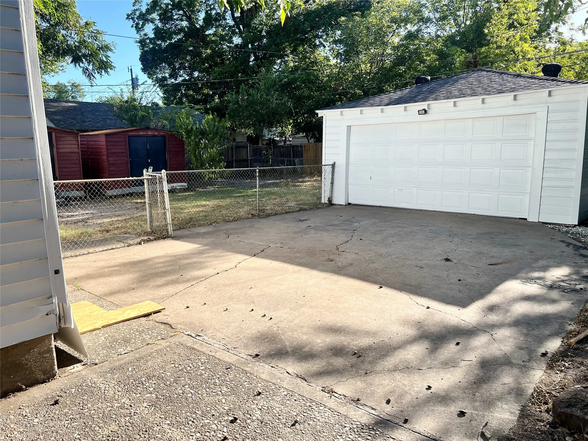 Single Family Residence For Rent in Dallas County , 119 Nichols Street, Irving, Texas 75060, 3 Bedroom, 1 Bathroom, 2 Garage spaces, 1,289 Sqft, built in 1952, mls#21393866, Real Estate Agent in Irving, Homes For Rent in Dallas county, Homes For Rent in Irving, Realtor in Irving Texas, Real Estate Brokerage Independent Realty Texas, Luminita Cordes Realtor