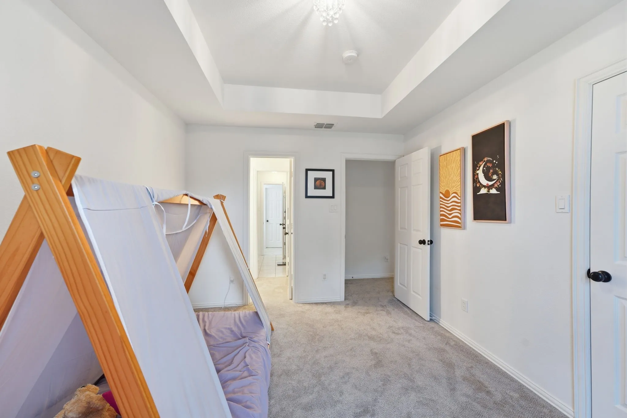 Bedroom 5, upstairs, walk-in-closet. Jack-n-jill bathroom.