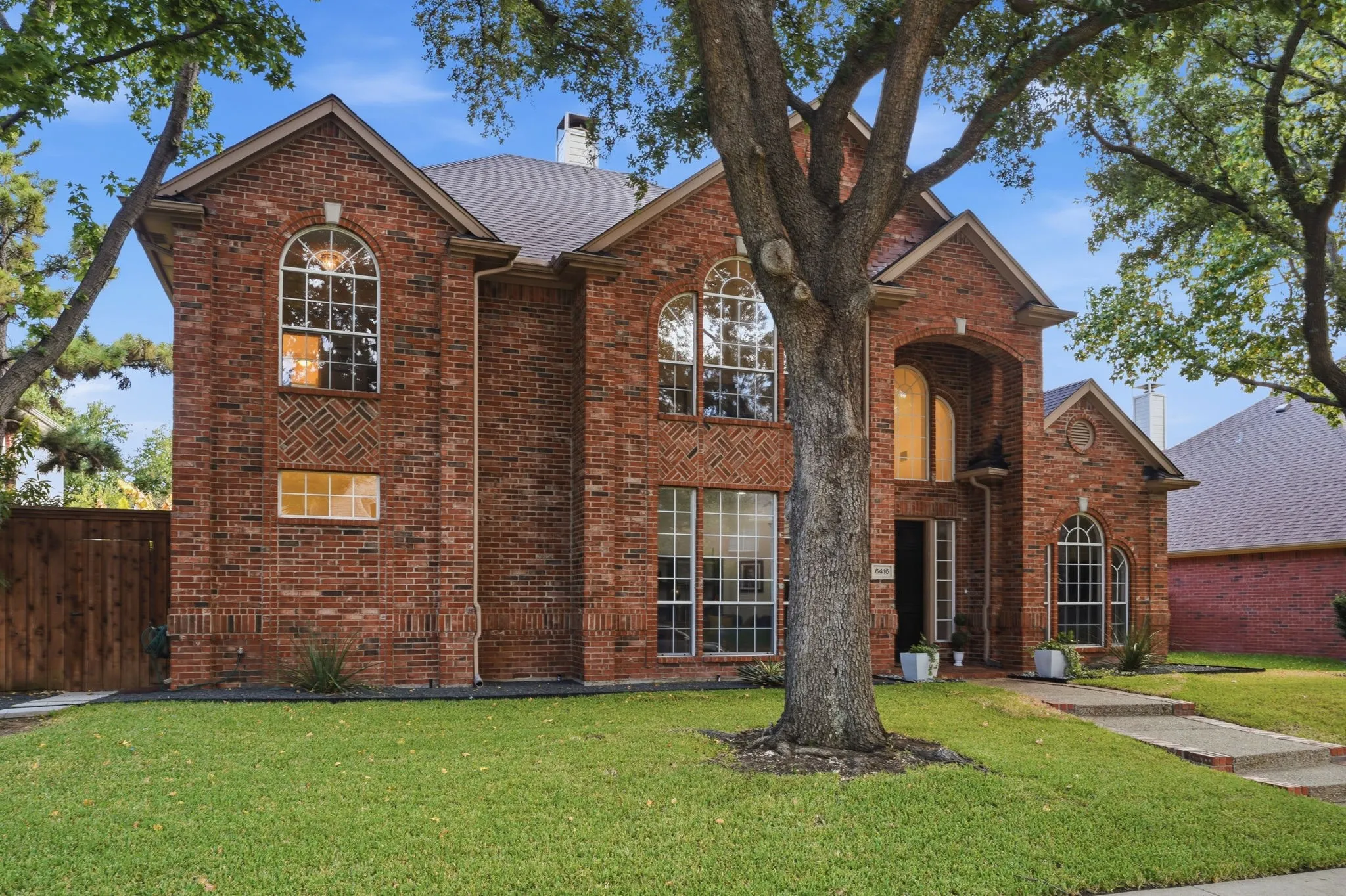 Prestigious 75093 zip code walking distance to Arbor Hills park.