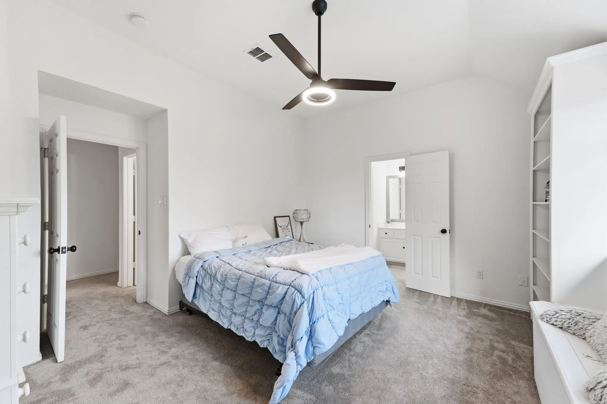 Bedroom 4, upstairs, walk-in-closet. Jack-n-jill bathroom.