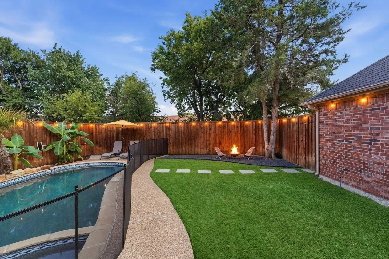 Pool with additional side yard.