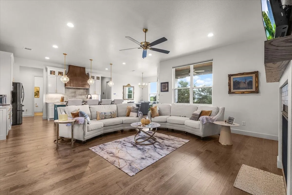 Single Family Residence For Sale in Hood County , 4305 Shale Bluff Court, Granbury, Texas 76048, 4 Bedroom, 3 Bathroom, 2 Garage spaces, 2,833 Sqft, built in 2023, mls#21393832, Real Estate Agent in Granbury, Homes For Sale in Hood county, Homes For Sale in Granbury, Realtor in Granbury Texas, Real Estate Brokerage Independent Realty Texas, Luminita Cordes Realtor