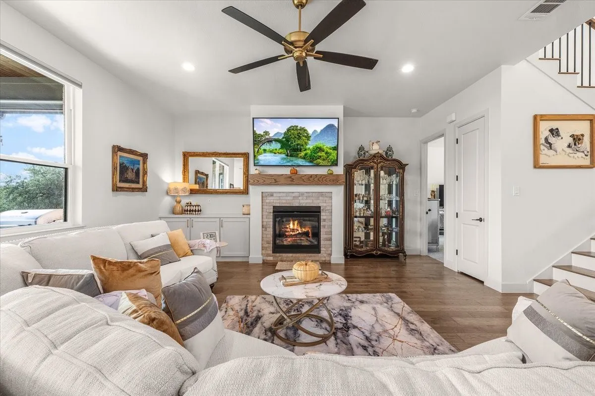 Single Family Residence For Sale in Hood County , 4305 Shale Bluff Court, Granbury, Texas 76048, 4 Bedroom, 3 Bathroom, 2 Garage spaces, 2,833 Sqft, built in 2023, mls#21393832, Real Estate Agent in Granbury, Homes For Sale in Hood county, Homes For Sale in Granbury, Realtor in Granbury Texas, Real Estate Brokerage Independent Realty Texas, Luminita Cordes Realtor