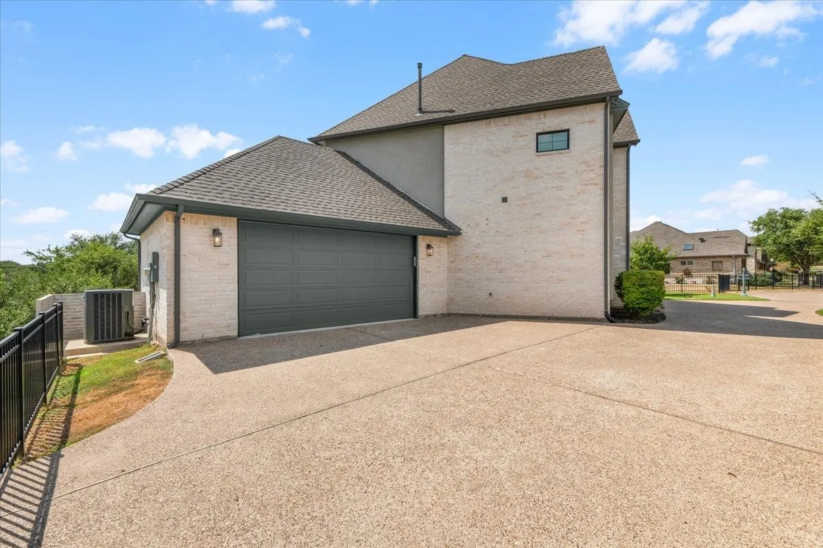 Single Family Residence For Sale in Hood County , 4305 Shale Bluff Court, Granbury, Texas 76048, 4 Bedroom, 3 Bathroom, 2 Garage spaces, 2,833 Sqft, built in 2023, mls#21393832, Real Estate Agent in Granbury, Homes For Sale in Hood county, Homes For Sale in Granbury, Realtor in Granbury Texas, Real Estate Brokerage Independent Realty Texas, Luminita Cordes Realtor