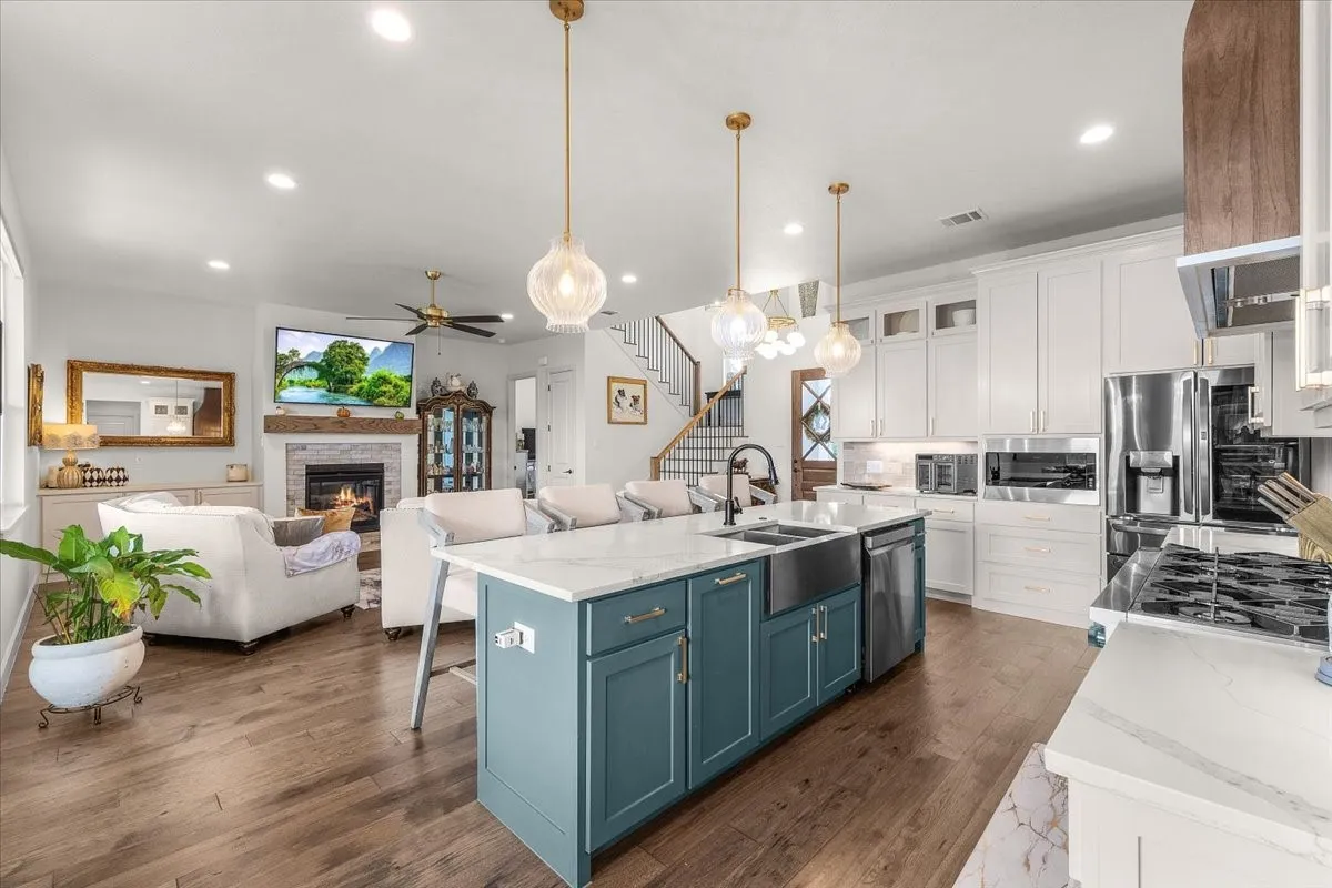 Single Family Residence For Sale in Hood County , 4305 Shale Bluff Court, Granbury, Texas 76048, 4 Bedroom, 3 Bathroom, 2 Garage spaces, 2,833 Sqft, built in 2023, mls#21393832, Real Estate Agent in Granbury, Homes For Sale in Hood county, Homes For Sale in Granbury, Realtor in Granbury Texas, Real Estate Brokerage Independent Realty Texas, Luminita Cordes Realtor
