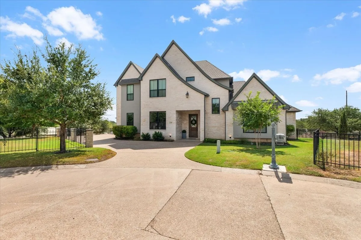 Single Family Residence For Sale in Hood County , 4305 Shale Bluff Court, Granbury, Texas 76048, 4 Bedroom, 3 Bathroom, 2 Garage spaces, 2,833 Sqft, built in 2023, mls#21393832, Real Estate Agent in Granbury, Homes For Sale in Hood county, Homes For Sale in Granbury, Realtor in Granbury Texas, Real Estate Brokerage Independent Realty Texas, Luminita Cordes Realtor