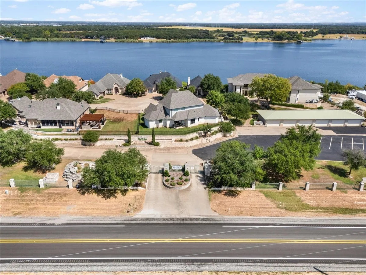 Single Family Residence For Sale in Hood County , 4305 Shale Bluff Court, Granbury, Texas 76048, 4 Bedroom, 3 Bathroom, 2 Garage spaces, 2,833 Sqft, built in 2023, mls#21393832, Real Estate Agent in Granbury, Homes For Sale in Hood county, Homes For Sale in Granbury, Realtor in Granbury Texas, Real Estate Brokerage Independent Realty Texas, Luminita Cordes Realtor