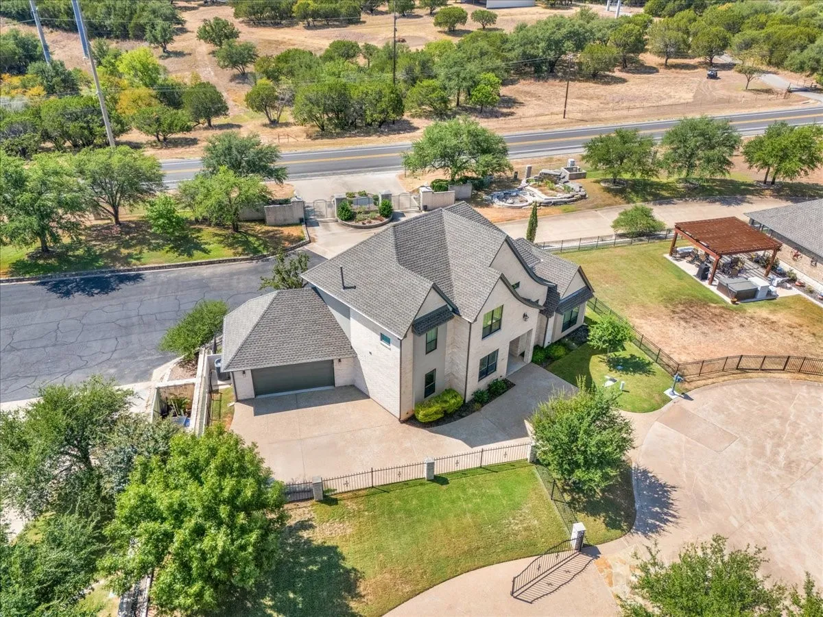 Single Family Residence For Sale in Hood County , 4305 Shale Bluff Court, Granbury, Texas 76048, 4 Bedroom, 3 Bathroom, 2 Garage spaces, 2,833 Sqft, built in 2023, mls#21393832, Real Estate Agent in Granbury, Homes For Sale in Hood county, Homes For Sale in Granbury, Realtor in Granbury Texas, Real Estate Brokerage Independent Realty Texas, Luminita Cordes Realtor
