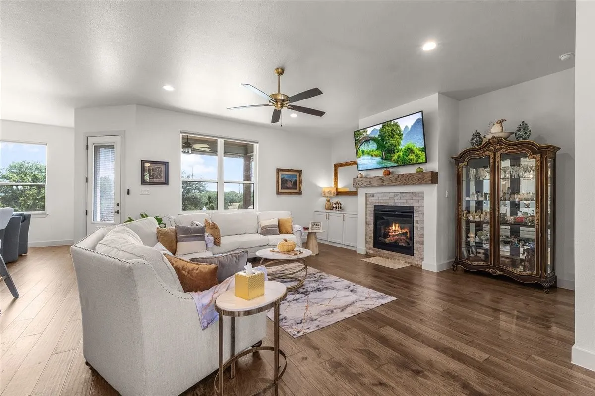 Single Family Residence For Sale in Hood County , 4305 Shale Bluff Court, Granbury, Texas 76048, 4 Bedroom, 3 Bathroom, 2 Garage spaces, 2,833 Sqft, built in 2023, mls#21393832, Real Estate Agent in Granbury, Homes For Sale in Hood county, Homes For Sale in Granbury, Realtor in Granbury Texas, Real Estate Brokerage Independent Realty Texas, Luminita Cordes Realtor