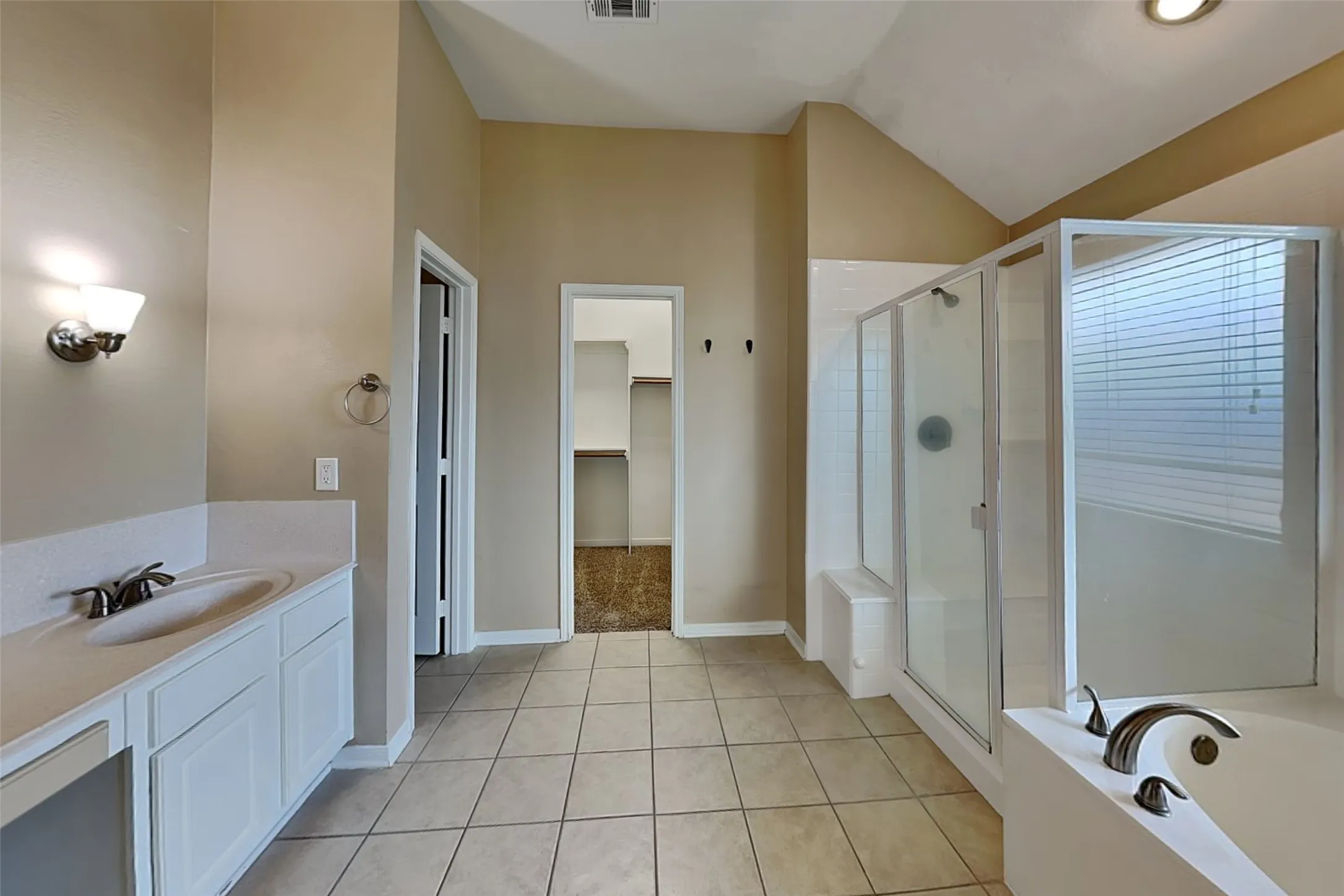 Single Family Residence For Rent in Tarrant County , 310 Village Trail Court, Trophy Club, Texas 76260, 4 Bedroom, 2 Bathroom, 2 Garage spaces, 2,275 Sqft, built in 1997, mls#21393869, Real Estate Agent in Trophy Club, Homes For Rent in Tarrant county, Homes For Rent in Trophy Club, Realtor in Trophy Club Texas, Real Estate Brokerage Independent Realty Texas, Luminita Cordes Realtor