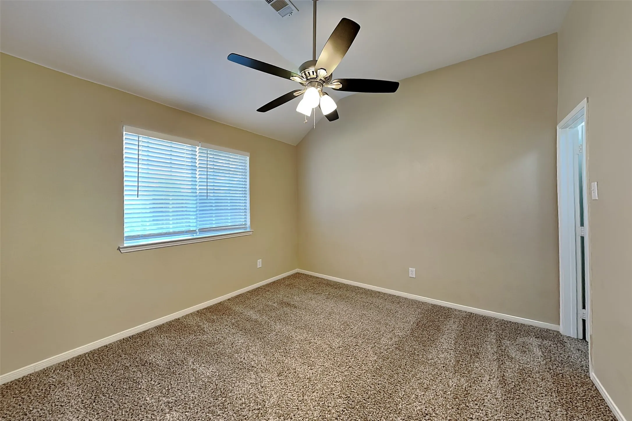 Single Family Residence For Rent in Tarrant County , 310 Village Trail Court, Trophy Club, Texas 76260, 4 Bedroom, 2 Bathroom, 2 Garage spaces, 2,275 Sqft, built in 1997, mls#21393869, Real Estate Agent in Trophy Club, Homes For Rent in Tarrant county, Homes For Rent in Trophy Club, Realtor in Trophy Club Texas, Real Estate Brokerage Independent Realty Texas, Luminita Cordes Realtor
