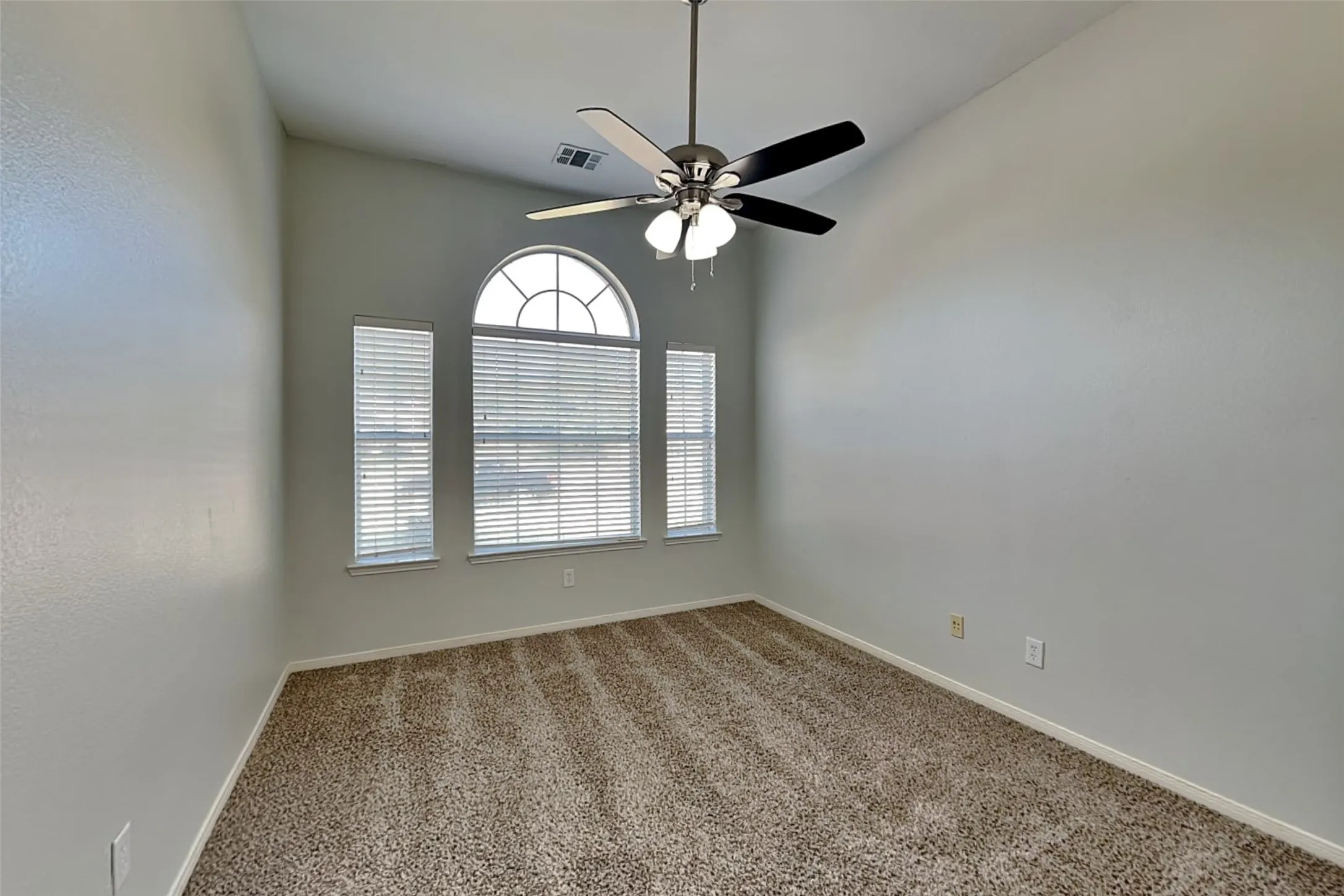 Single Family Residence For Rent in Tarrant County , 310 Village Trail Court, Trophy Club, Texas 76260, 4 Bedroom, 2 Bathroom, 2 Garage spaces, 2,275 Sqft, built in 1997, mls#21393869, Real Estate Agent in Trophy Club, Homes For Rent in Tarrant county, Homes For Rent in Trophy Club, Realtor in Trophy Club Texas, Real Estate Brokerage Independent Realty Texas, Luminita Cordes Realtor