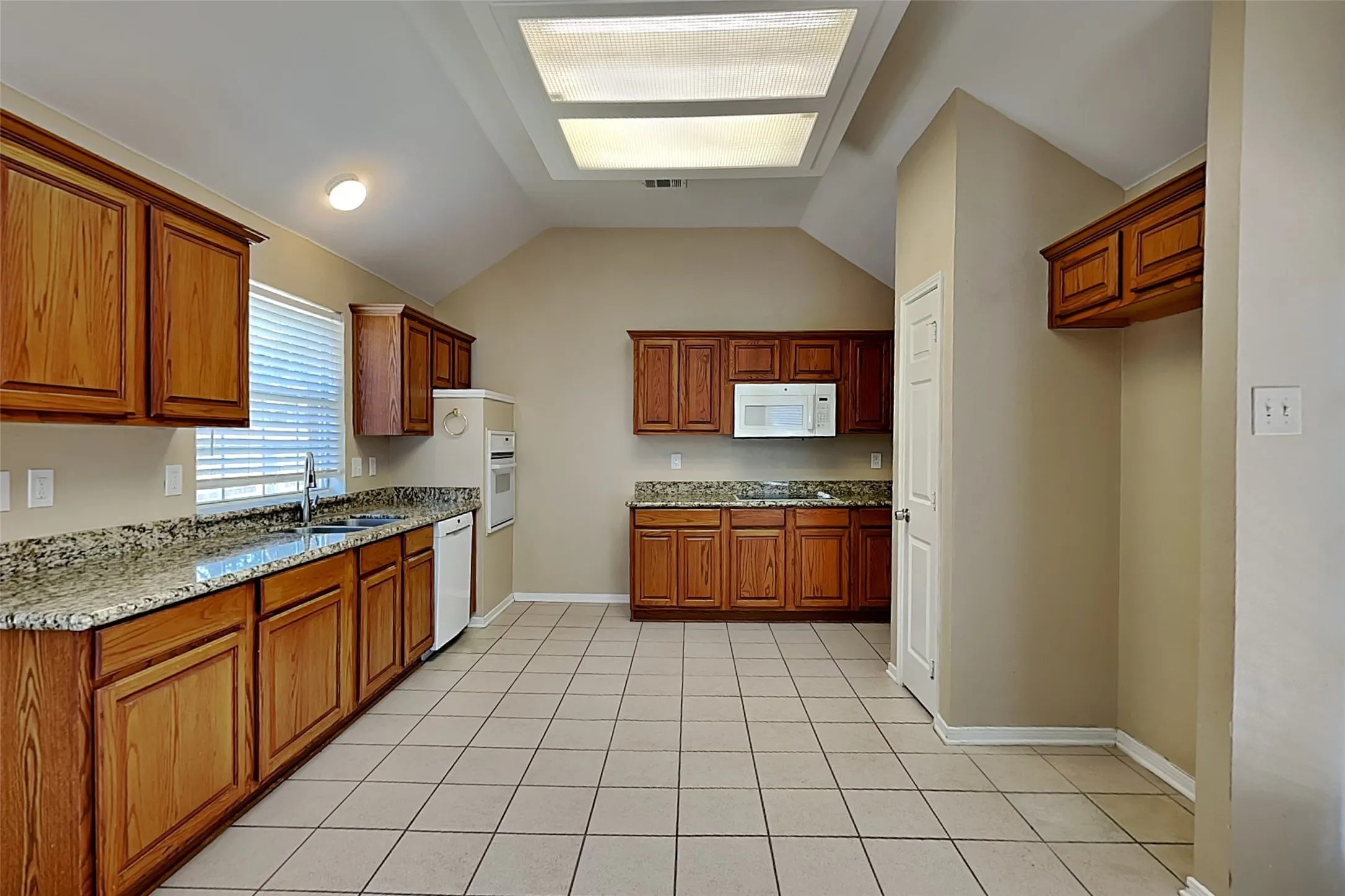 Single Family Residence For Rent in Tarrant County , 310 Village Trail Court, Trophy Club, Texas 76260, 4 Bedroom, 2 Bathroom, 2 Garage spaces, 2,275 Sqft, built in 1997, mls#21393869, Real Estate Agent in Trophy Club, Homes For Rent in Tarrant county, Homes For Rent in Trophy Club, Realtor in Trophy Club Texas, Real Estate Brokerage Independent Realty Texas, Luminita Cordes Realtor