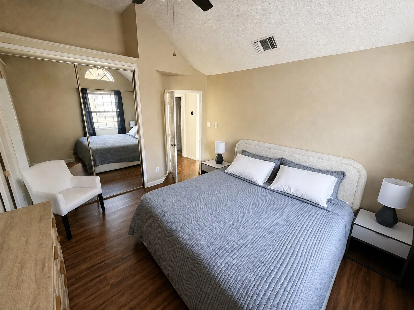 Condominium For Sale in Dallas County , 414 Santa Fe Trl 91, Irving, Texas 75063, 2 Bedroom, 3 Bathroom, 1 Garage spaces, 1,153 Sqft, built in 1986, mls#21389570, Real Estate Agent in Irving, Homes For Sale in Dallas county, Homes For Sale in Irving, Realtor in Irving Texas, Real Estate Brokerage Independent Realty Texas, Luminita Cordes Realtor