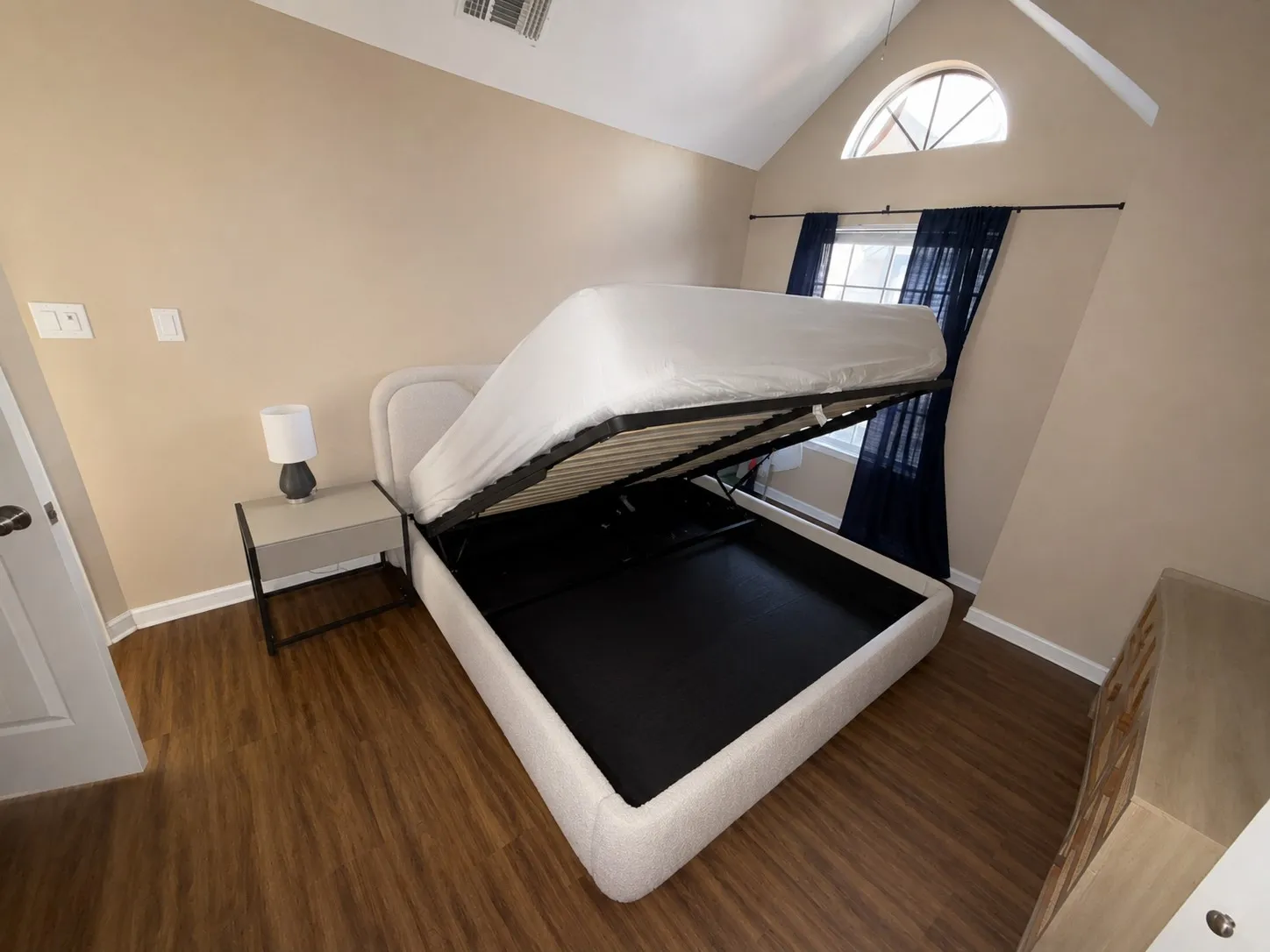 Condominium For Sale in Dallas County , 414 Santa Fe Trl 91, Irving, Texas 75063, 2 Bedroom, 3 Bathroom, 1 Garage spaces, 1,153 Sqft, built in 1986, mls#21389570, Real Estate Agent in Irving, Homes For Sale in Dallas county, Homes For Sale in Irving, Realtor in Irving Texas, Real Estate Brokerage Independent Realty Texas, Luminita Cordes Realtor