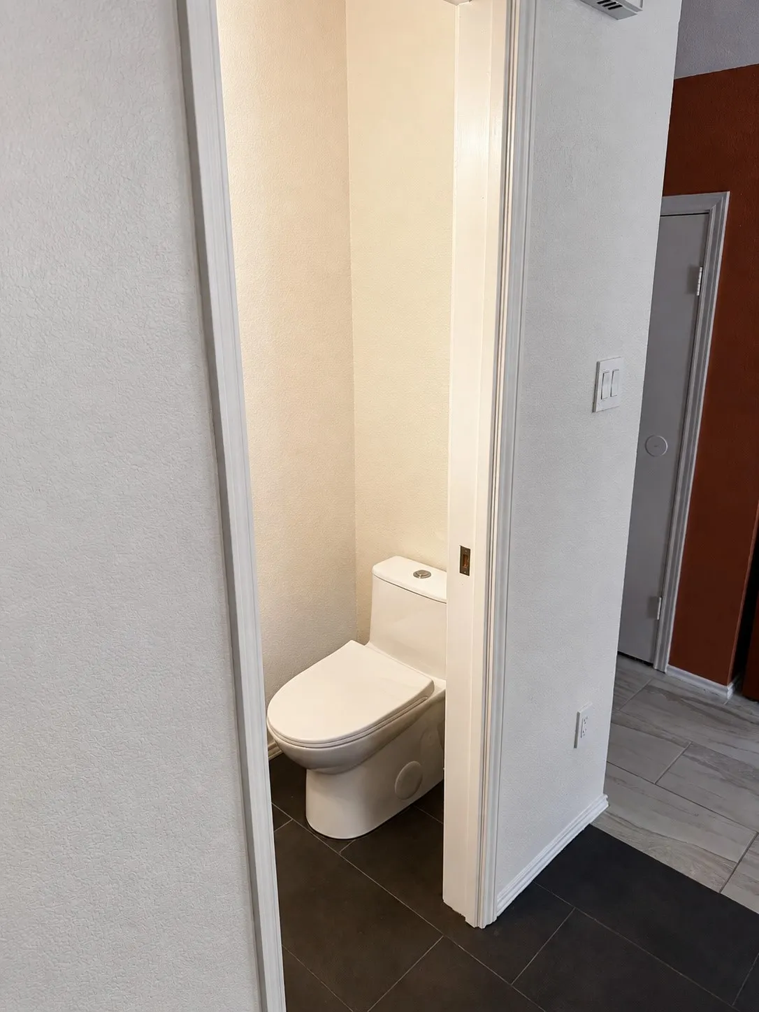 Condominium For Sale in Dallas County , 414 Santa Fe Trl 91, Irving, Texas 75063, 2 Bedroom, 3 Bathroom, 1 Garage spaces, 1,153 Sqft, built in 1986, mls#21389570, Real Estate Agent in Irving, Homes For Sale in Dallas county, Homes For Sale in Irving, Realtor in Irving Texas, Real Estate Brokerage Independent Realty Texas, Luminita Cordes Realtor